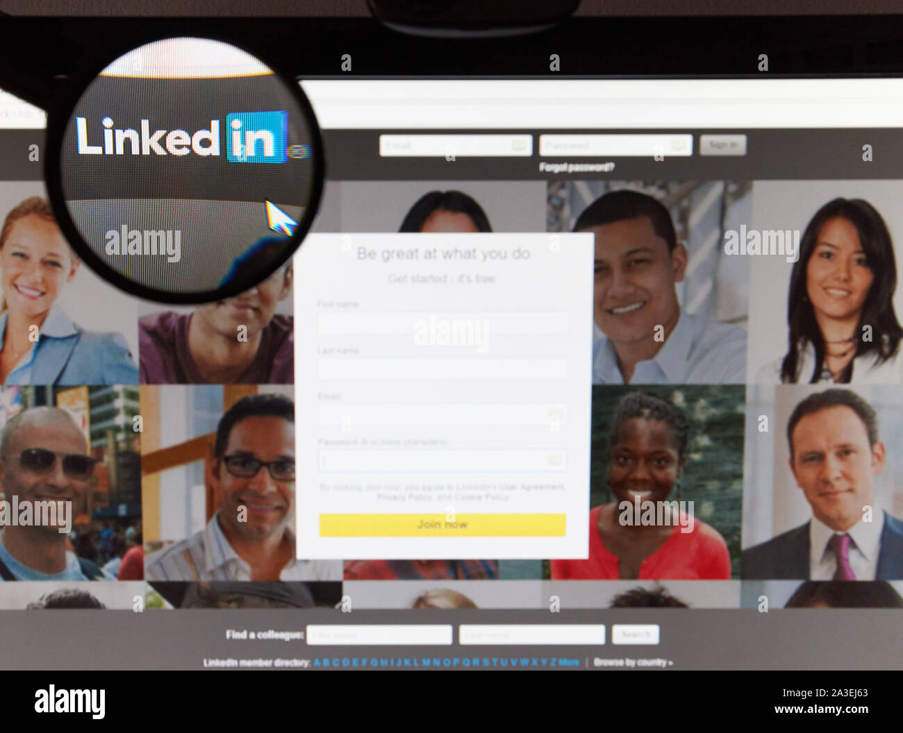 Linkedin profile page hi-res stock photography and images - Alamy