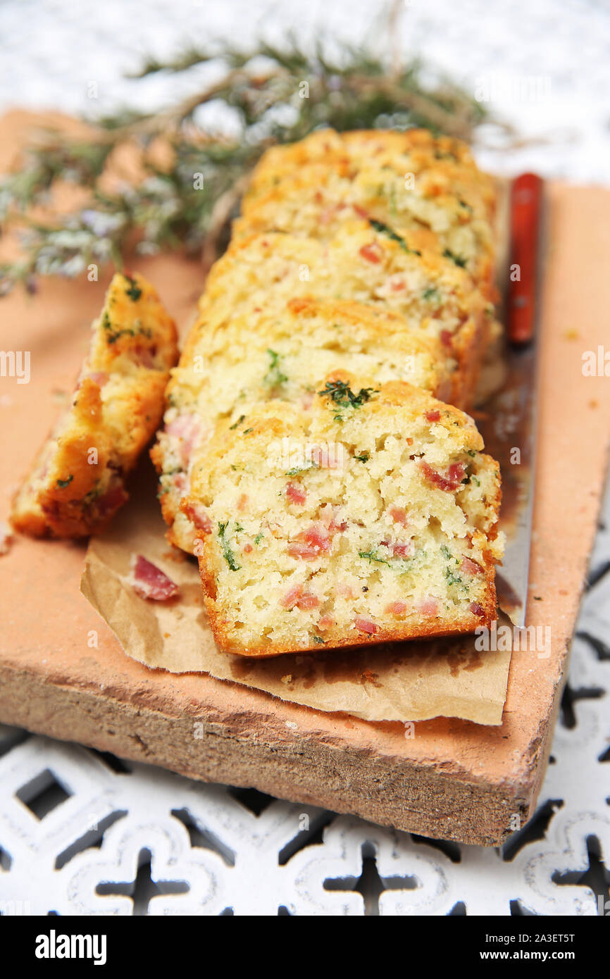 Cake aux lardons et herbes de Provence Stock Photo Alamy