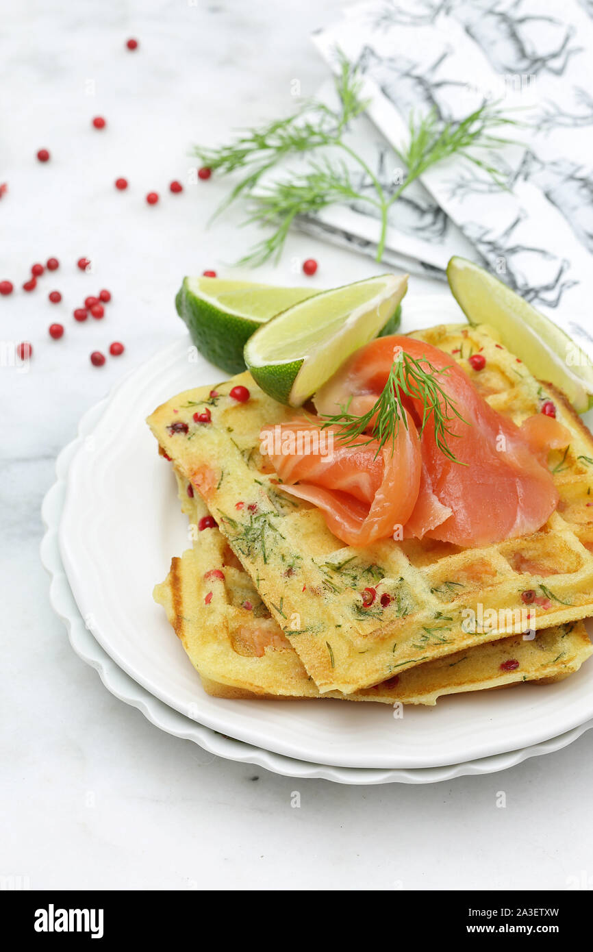 Gaufre aux herbes et saumon fumé Stock Photo