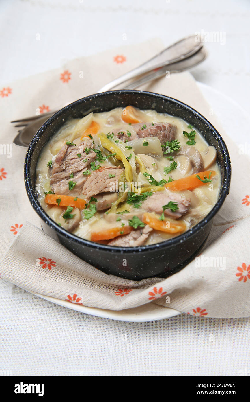 Fricassée De Veau à L Ancienne Veau creme hi-res stock photography and images - Alamy