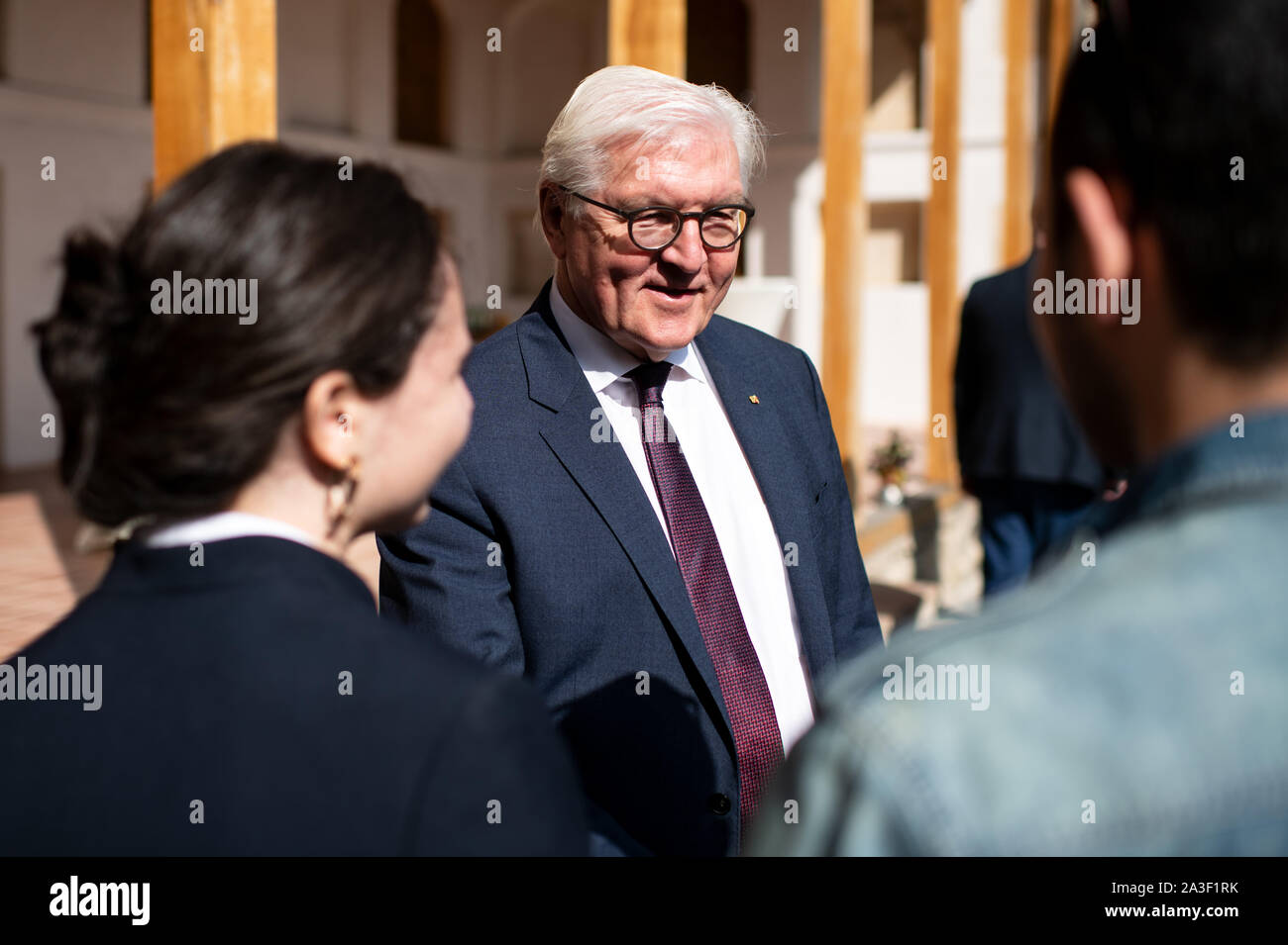 Telawi, Georgia. 08th Oct, 2019. Federal President Frank-Walter Steinmeier (M) visits the King Erekle II Museum in the Batoni Fortress and meets students of Telawi's public school no. 9 who had previously been in Biberach (Baden-Württemberg) for an exchange. President Steinmeier and his wife are on a two-day state visit to Georgia. Credit: Bernd von Jutrczenka/dpa/Alamy Live News Stock Photo