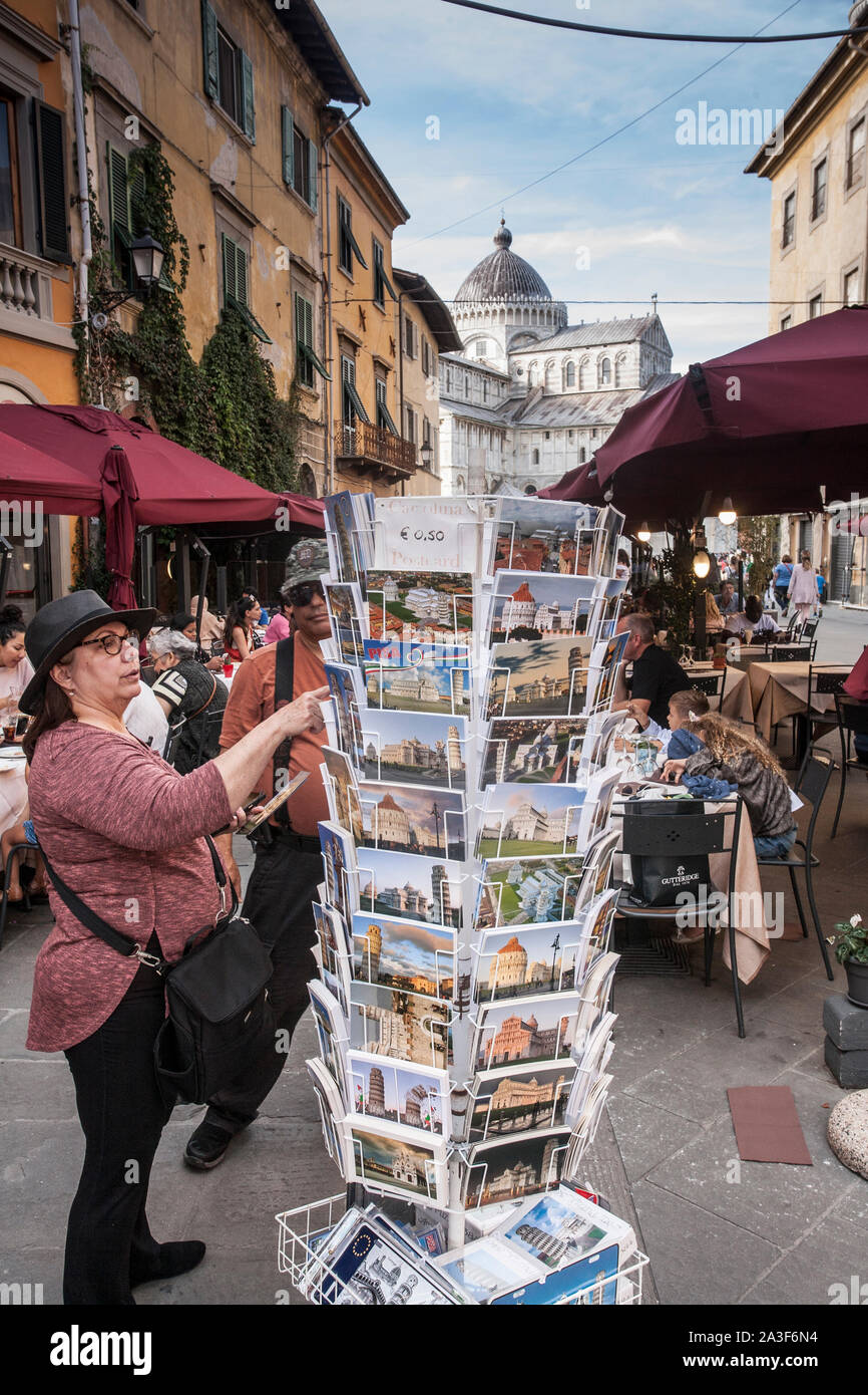 Pisa - turisti nel centro storico Stock Photo