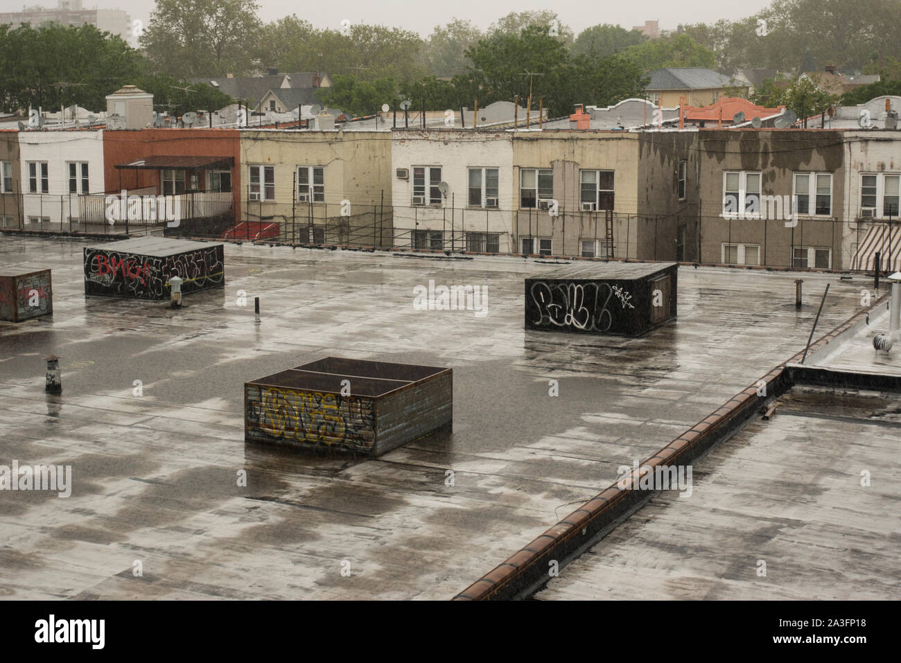 Rainy day puddles house hi-res stock photography and images - Alamy