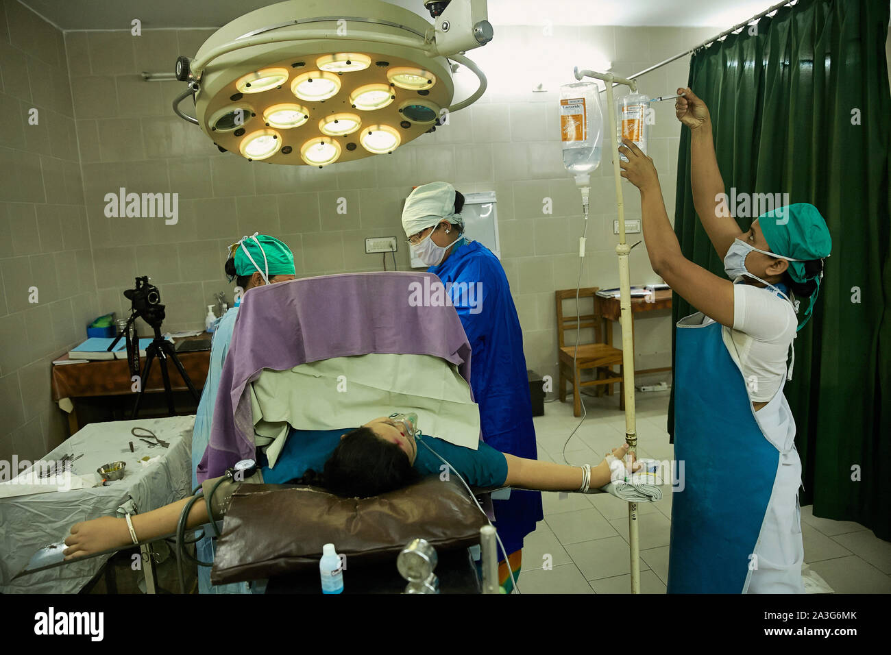 Bangladesh Khulna Eye hospital with patients on the operation room 29-09-2014 photo: Jaco Klamer Stock Photo
