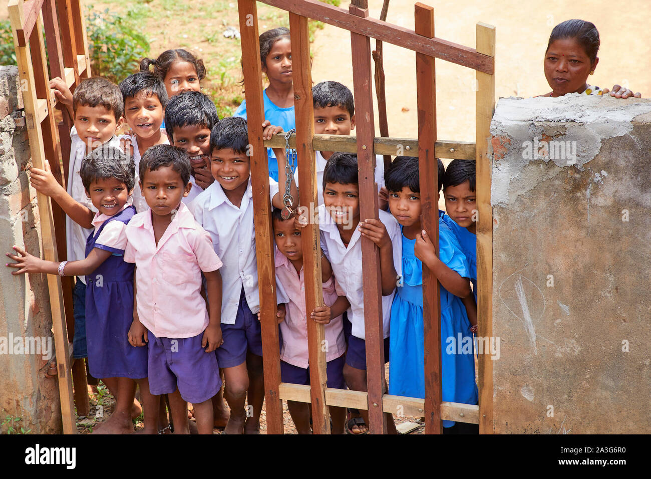 India Lokebadi children waiting in front of the school 19-4-2018 photo Jaco Klamer Stock Photo