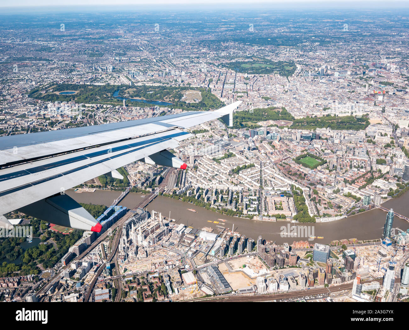 Plane window ovview of River Thames: Hyde Park, Green Park, St James Park, Regent's Park & Battersea Power Station, London, England, UK Stock Photo