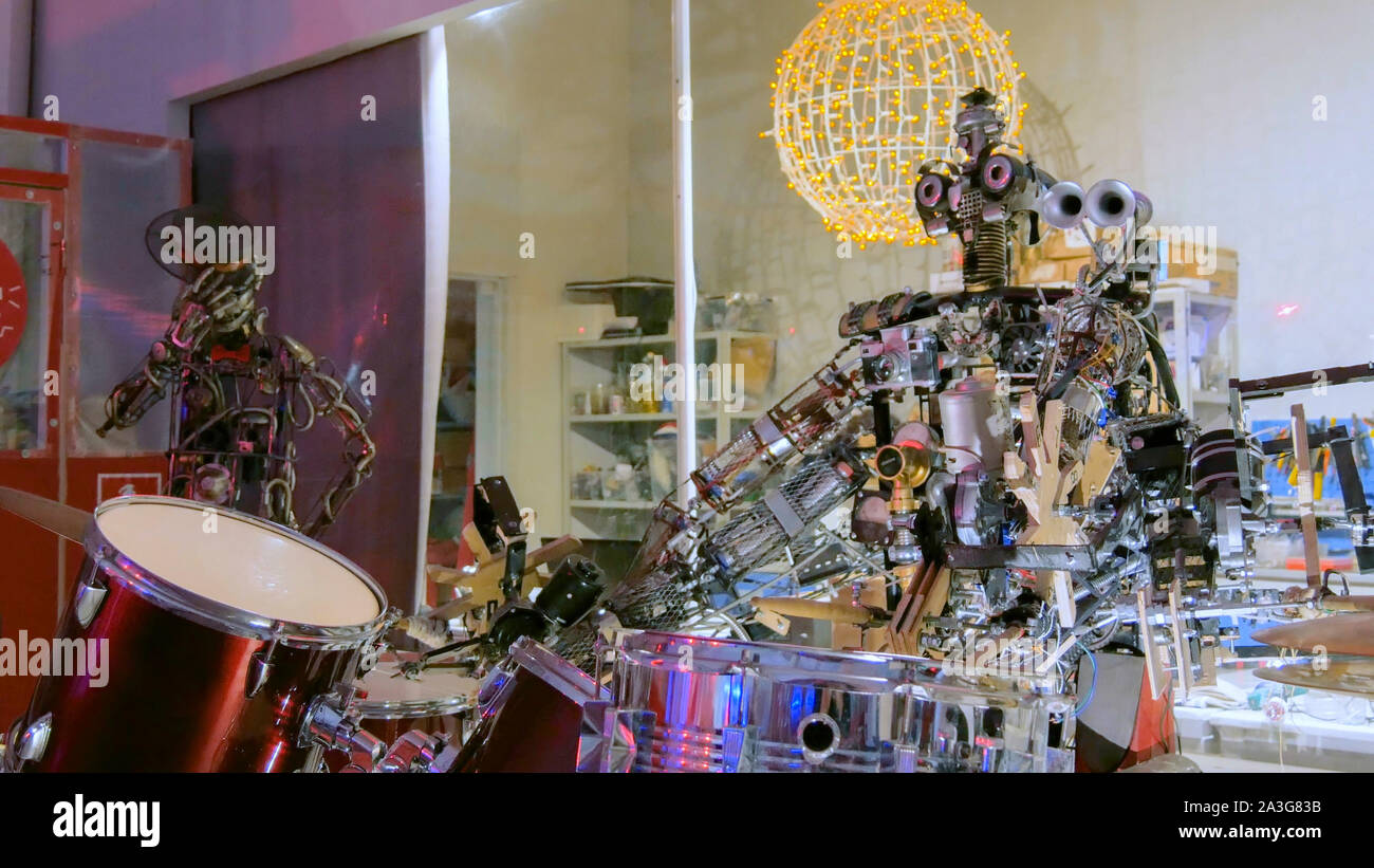 Vintage robot playing drums Stock Photo Alamy
