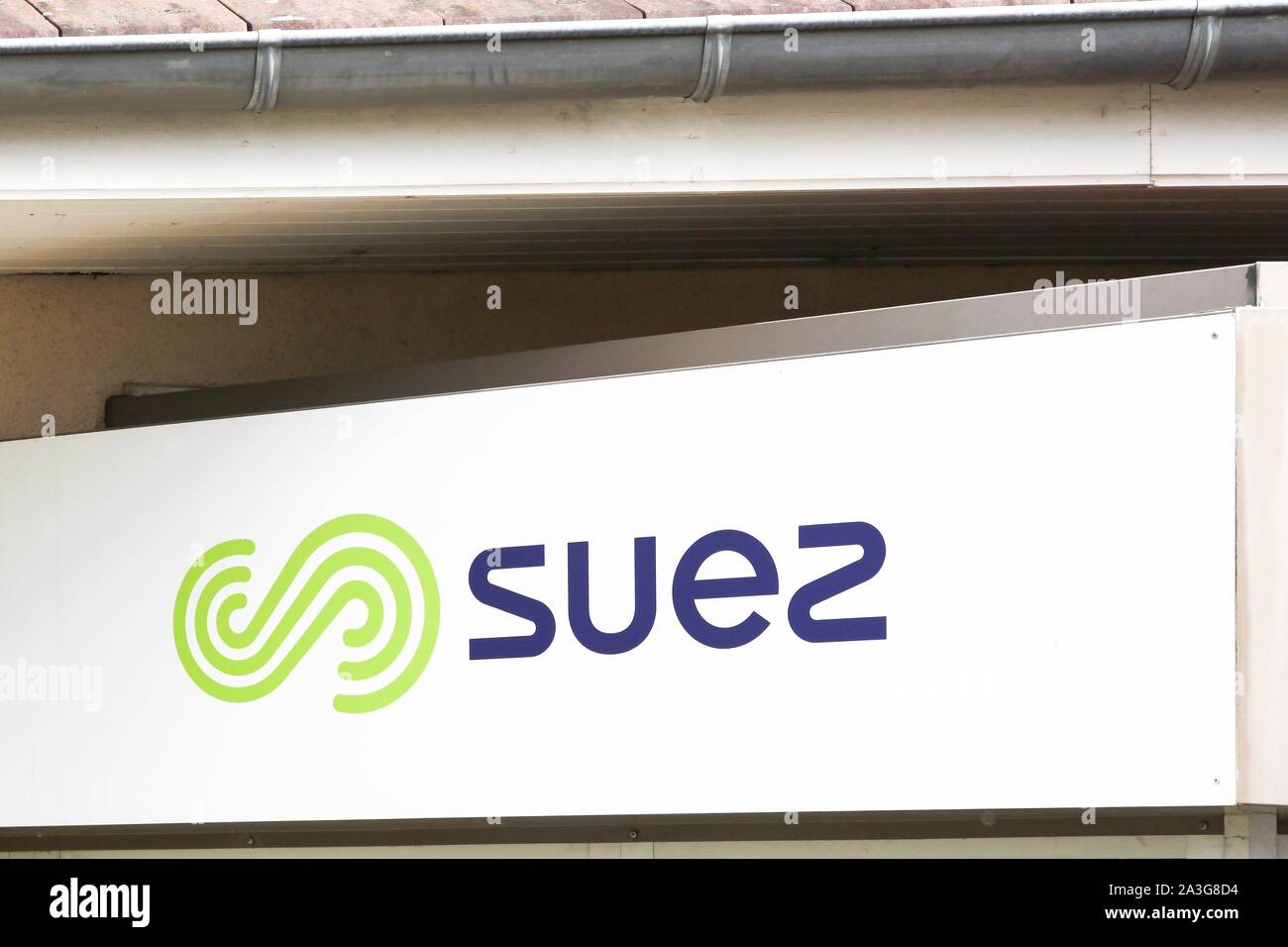 Chatillon, France - April 7, 2019: Suez logo on a building. Suez SA is a French-based utility company Stock Photo