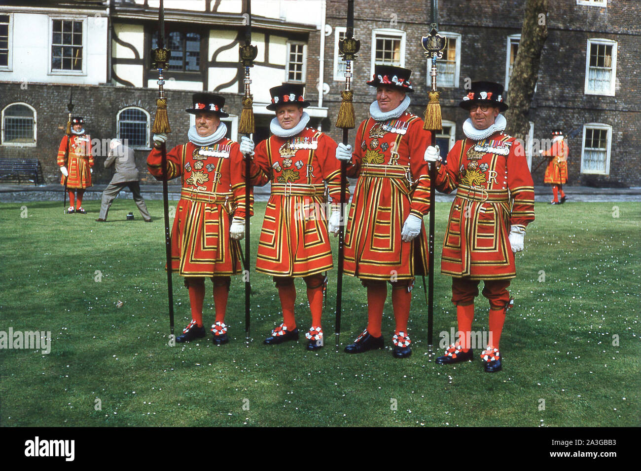 1960s, historical picture of Yeomen Warders in Tudor state dress. The warders are ceremonial guardians of the Fortress of the Tower of London, a duty dating back to Tudor times. All warders are retired from the Armed Foreces of Commonwealth realms. Stock Photo