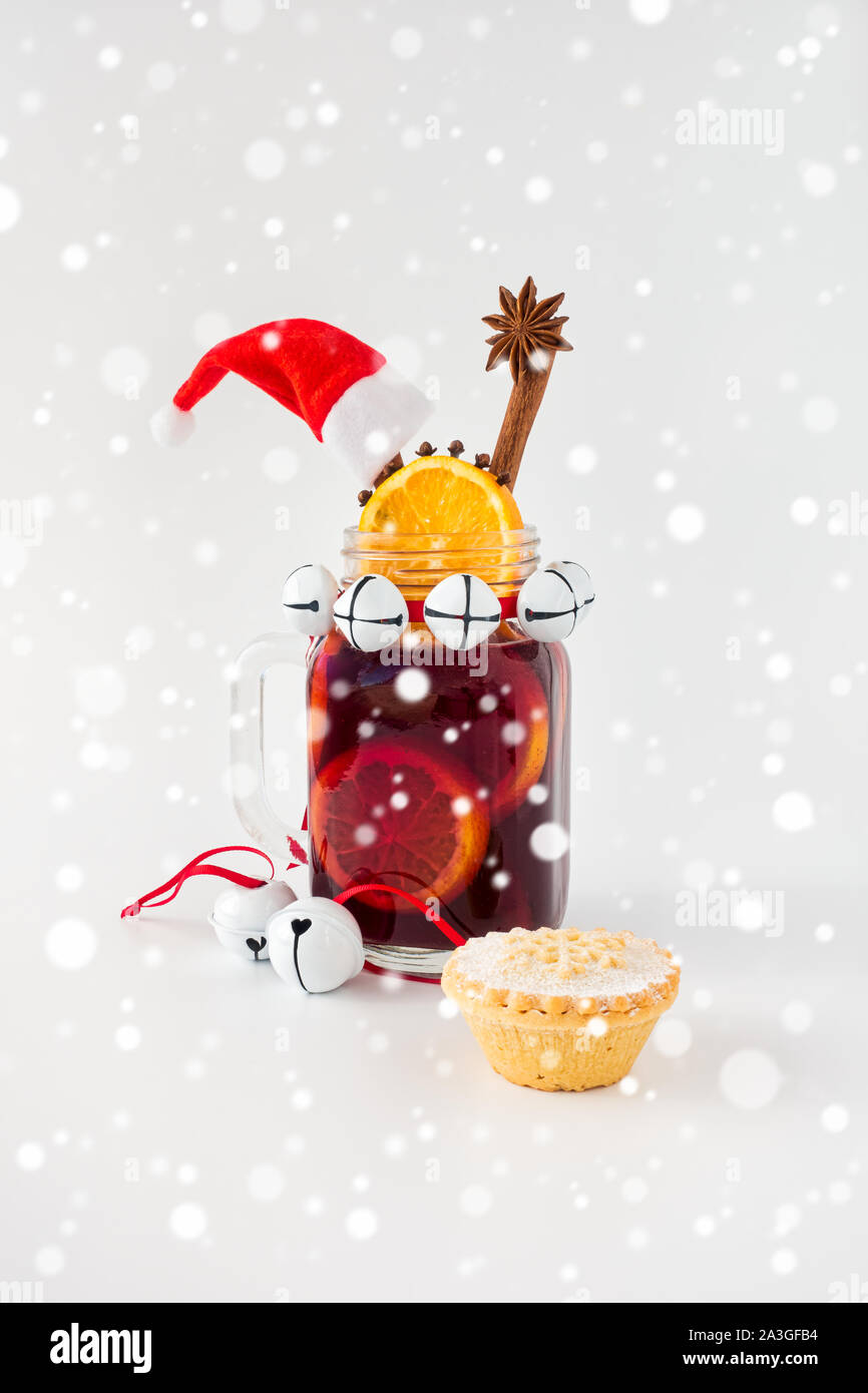 Christmas mulled wine mince pie hires stock photography and images Alamy