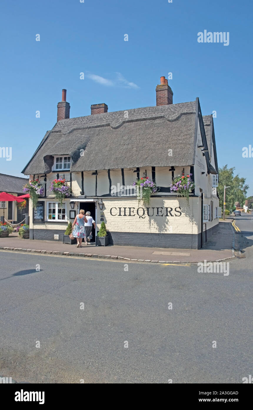 Harlington Chequers Pub Bedfordshire Stock Photo Alamy