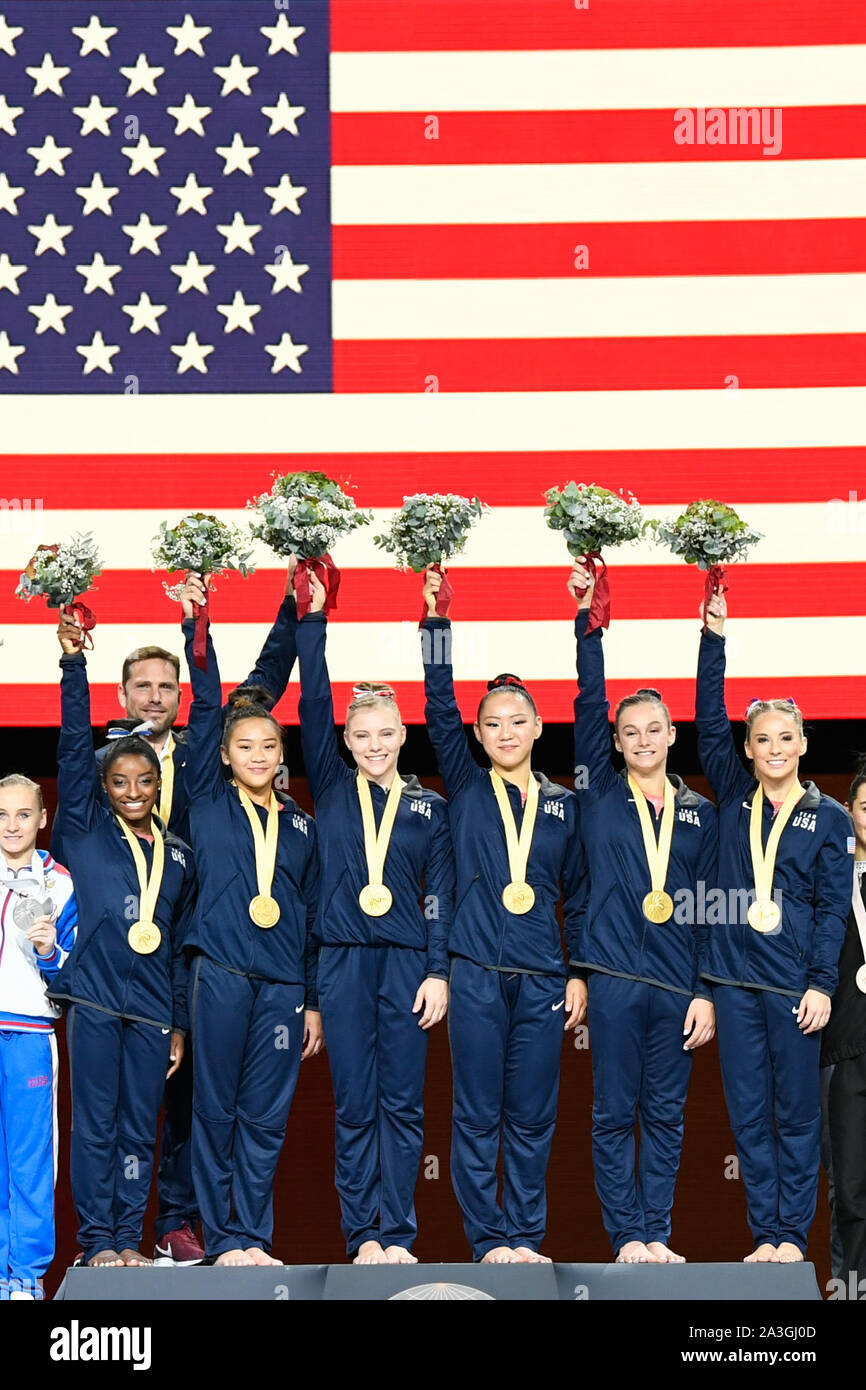 Stuttgart, Germany. 08th Oct, 2019. Gymnastics: world championship, decision final of the best eight teams, women. Simone Biles (l-r), Sunisa Lee, Jade Carey, Kara Eaker, Grace Mc Callum and Mykayla Skinner from the USA at the award ceremony with the gold medal Credit: Tom Weller/dpa/Alamy Live News Stock Photo