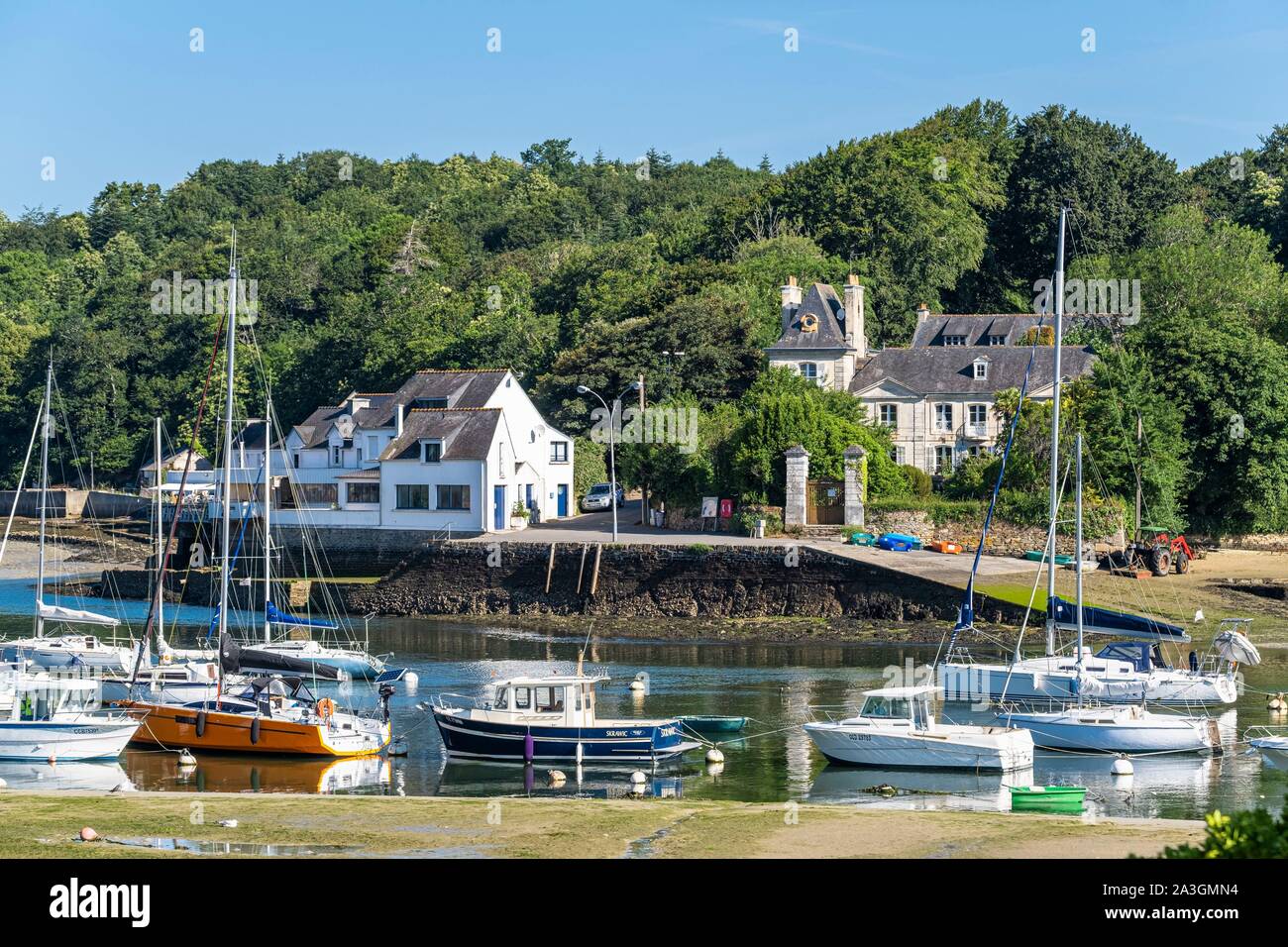 France, Finistere, Riec-sur-Belon, Belon harbour on Belon river Stock Photo