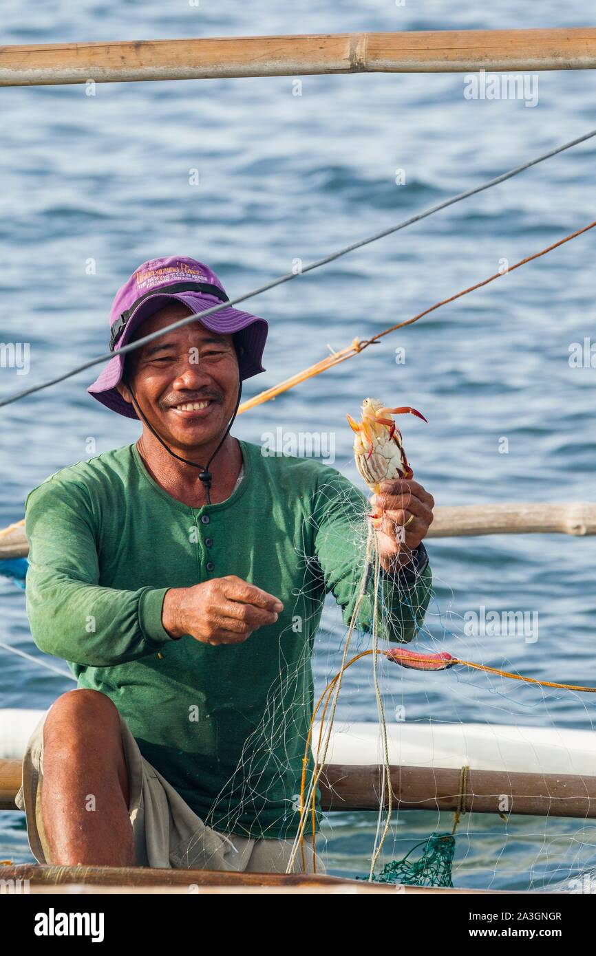 Philippines, Palawan, Roxas, Johnson Island, boy making a floating basket  for fishing Stock Photo - Alamy