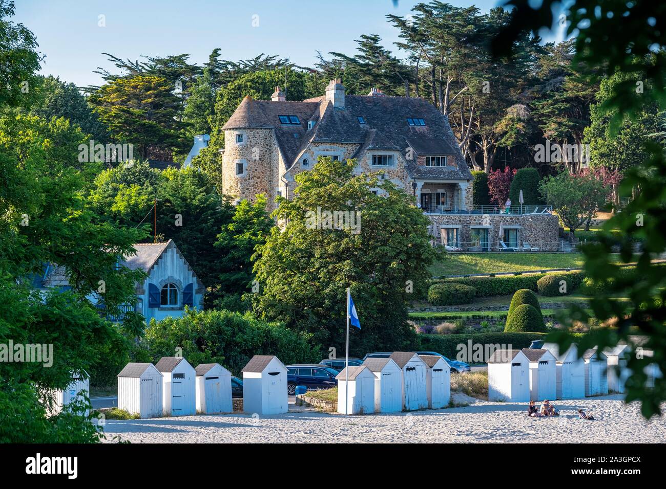 France, Finistere, Aven Country, Nevez, Port Manec'h, the beach and Manoir  Dalmore boutique hotel Stock Photo - Alamy