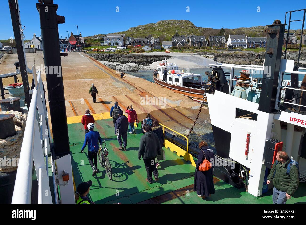 United Kingdom, Scotland, Highland, Inner Hebrides, arrival on the Island of Iona of the ferry coming from Fionnphort on the Isle of Mull Stock Photo