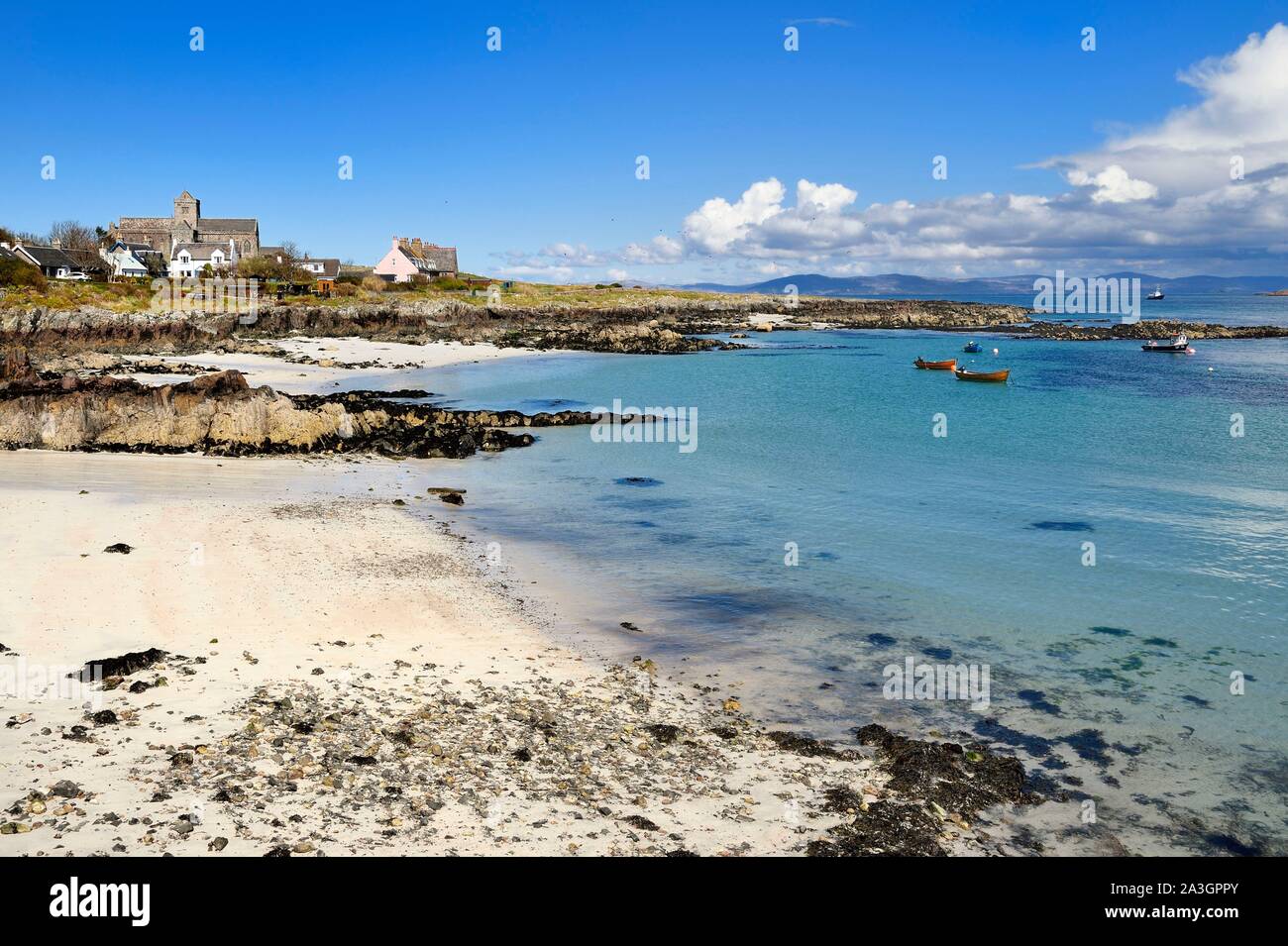 United Kingdom, Scotland, Highland, Inner Hebrides, Isle of Iona facing the Isle of Mull, Iona Abbey on the sea side Stock Photo