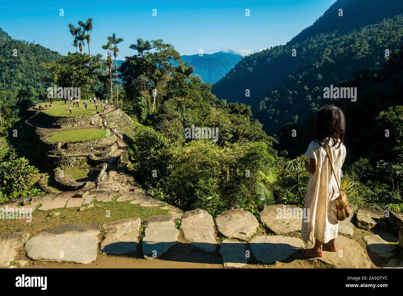 Colombia, Sierra Nevada de Santa Marta, Tayrona Park, trek of the Lost City, registered World Heritage by UNESCO, kogi child contemplating the first groupes of tourists getting to the site Stock Photo