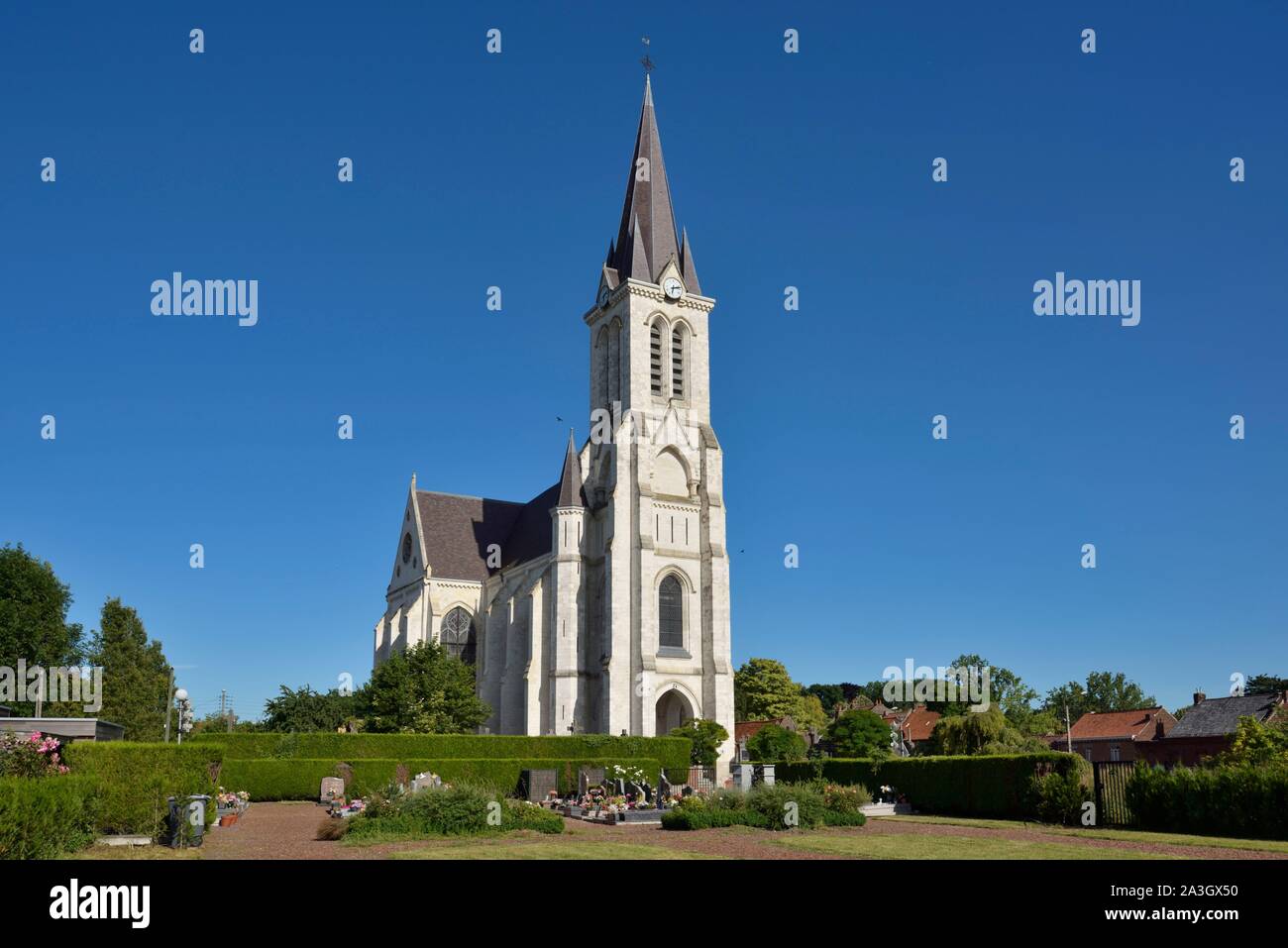 France, Nord, Bouvines, Saint Pierre Church of Gothic style of the thirteenth century and built between 1880 and 1885 and its cemetery Stock Photo