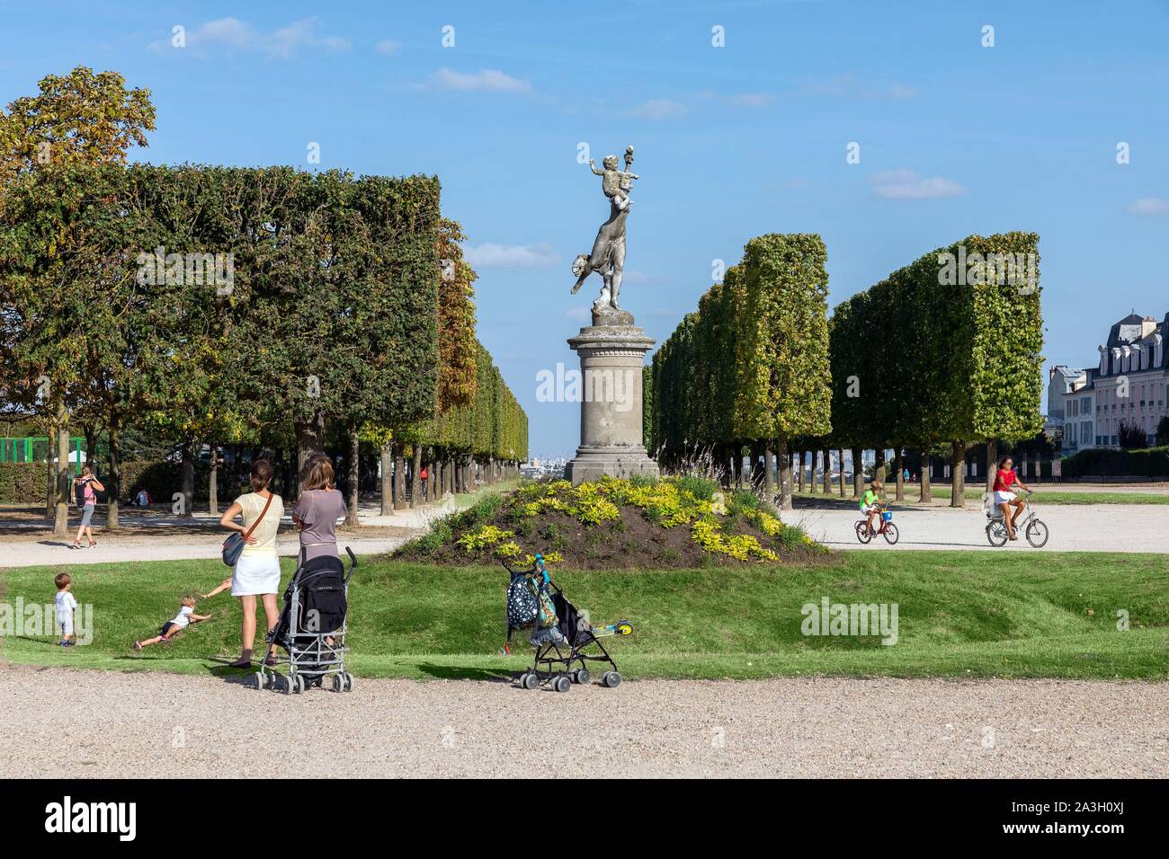 France, Yvelines, Saint Germain en Laye, Castle park of Saint Germain en Laye, All?e Henri II Stock Photo