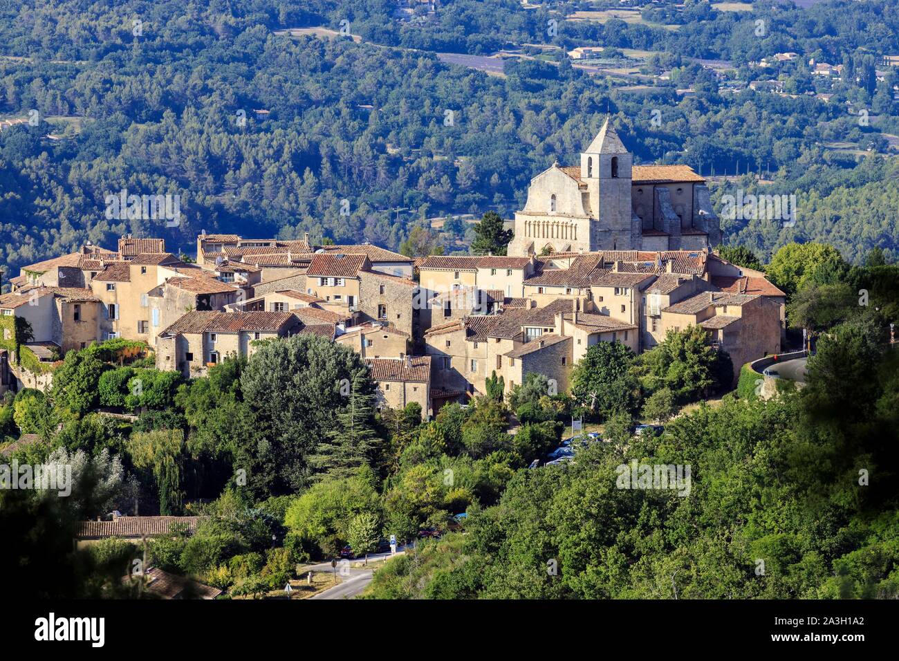 France, Vaucluse, regional natural reserve of Luberon, Saignon, the village, the church Notre Dame of Pity or Saint Marie de Saignon of the XIIe century Stock Photo