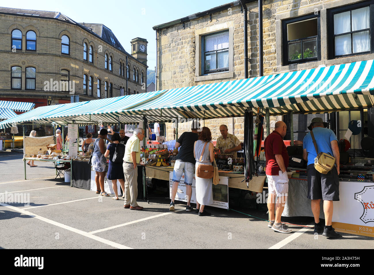 Hebden bridge market hires stock photography and images Alamy