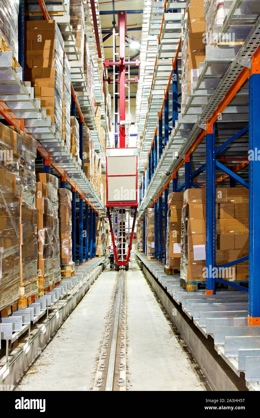 Automatic box transportation robot in big storehouse Stock Photo - Alamy
