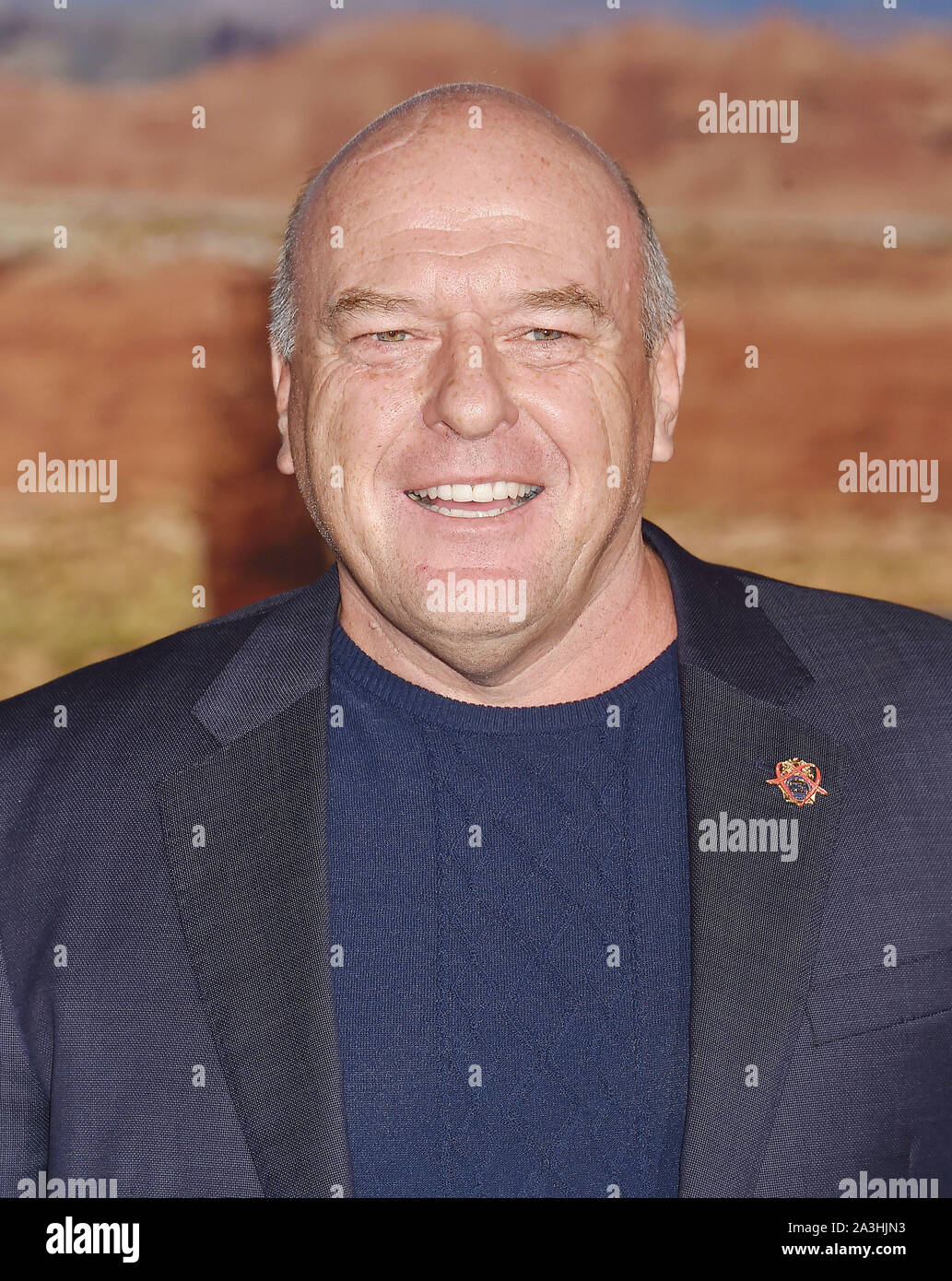 Dean norris and aaron paul hi-res stock photography and images - Alamy