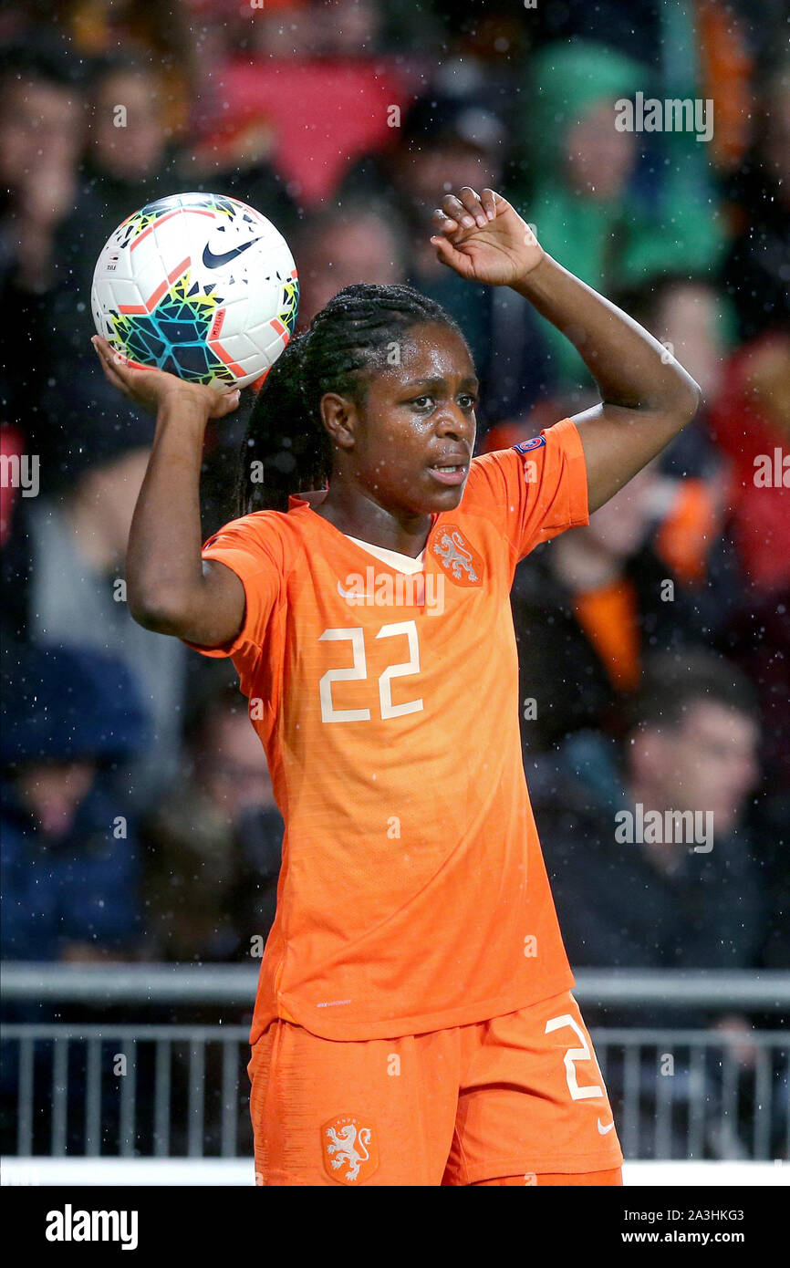 Eindhoven, Nederlands. 08th Oct, 2019. EINDHOVEN, 08-10-2019, Philips stadium, Qualifying round - Group A, Netherlands - Russia (Women), season 2019/2020, Netherlands player Liza van der Most during throw-in during the game Netherlands - Russia (Women). Credit: Pro Shots/Alamy Live News Stock Photo