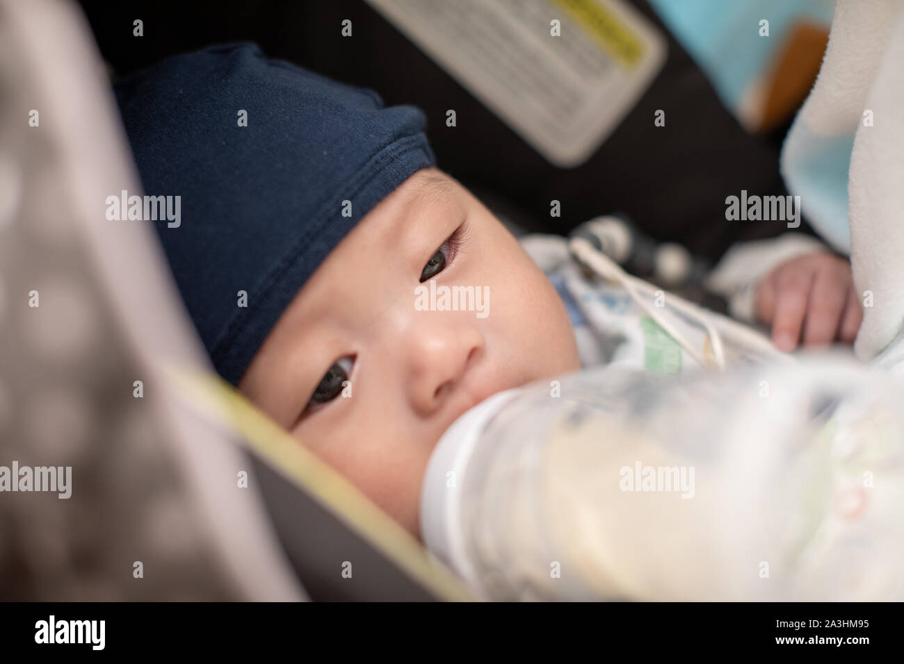 Share 159+ imagen can you bottle feed baby in car seat In