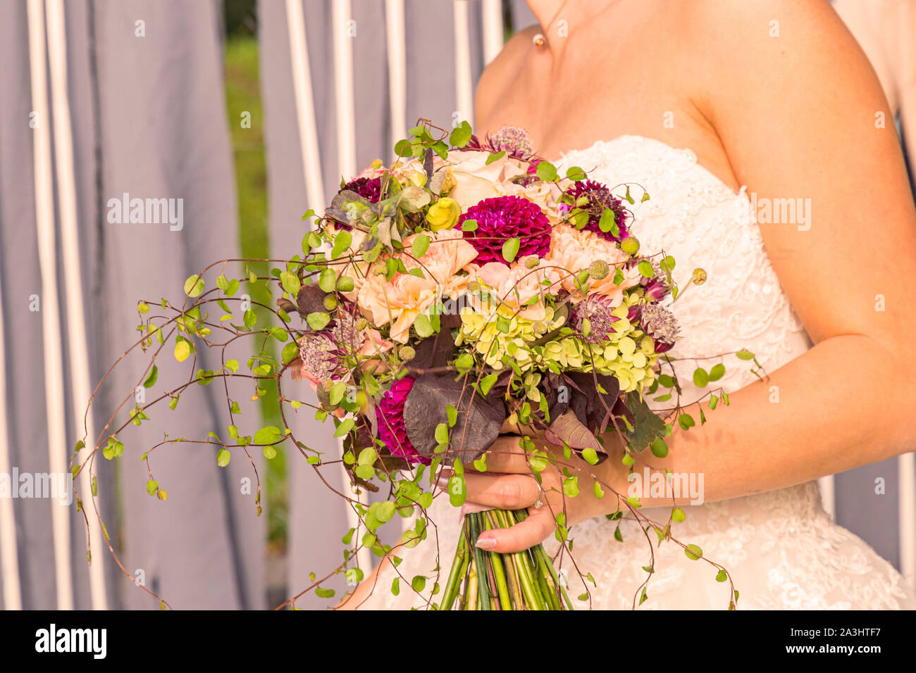Bride in white wedding dress with bridal bouquet Stock Photo - Alamy