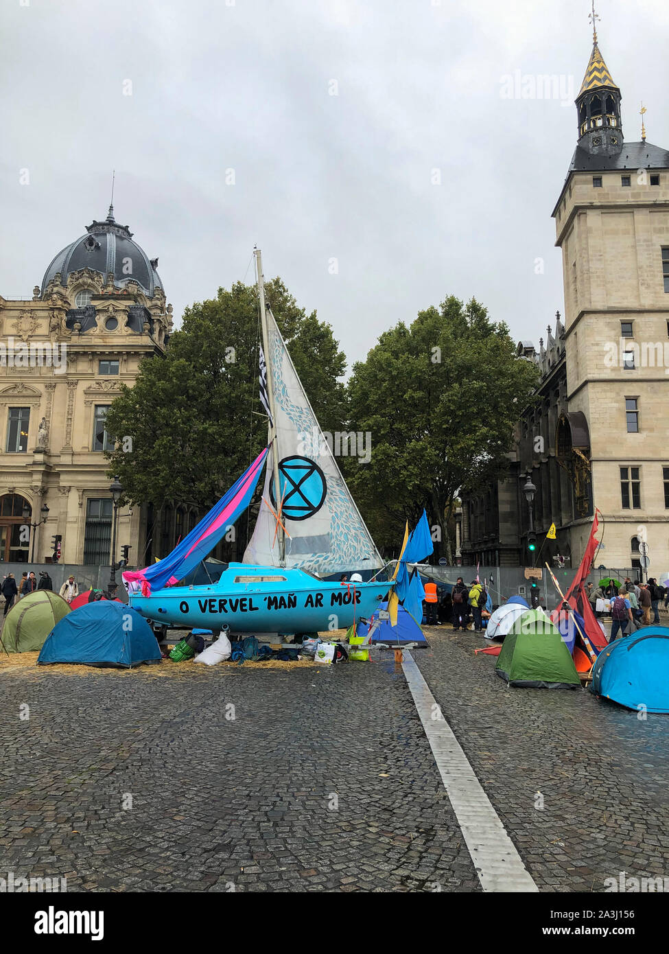 Paris, France, Environmental Demonstration, Group Closing Street at Chatelet, Extinction Rebellion,  climate change activists Stock Photo