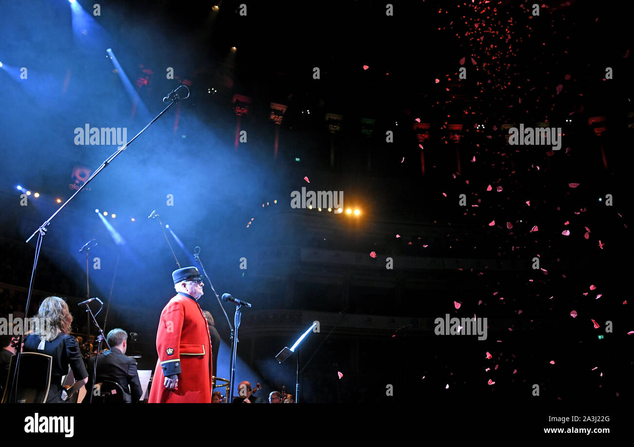 Colin Thackery performs with the Bournemouth Sympathy Orchestra as petals fall from the ceiling at Classic FM Live at London's Royal Albert Hall. Stock Photo