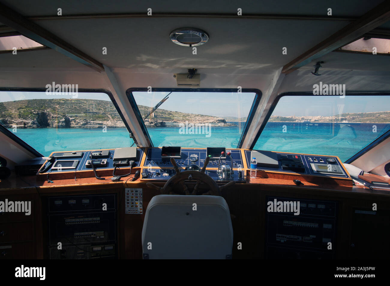 Boat cockpit hires stock photography and images Alamy