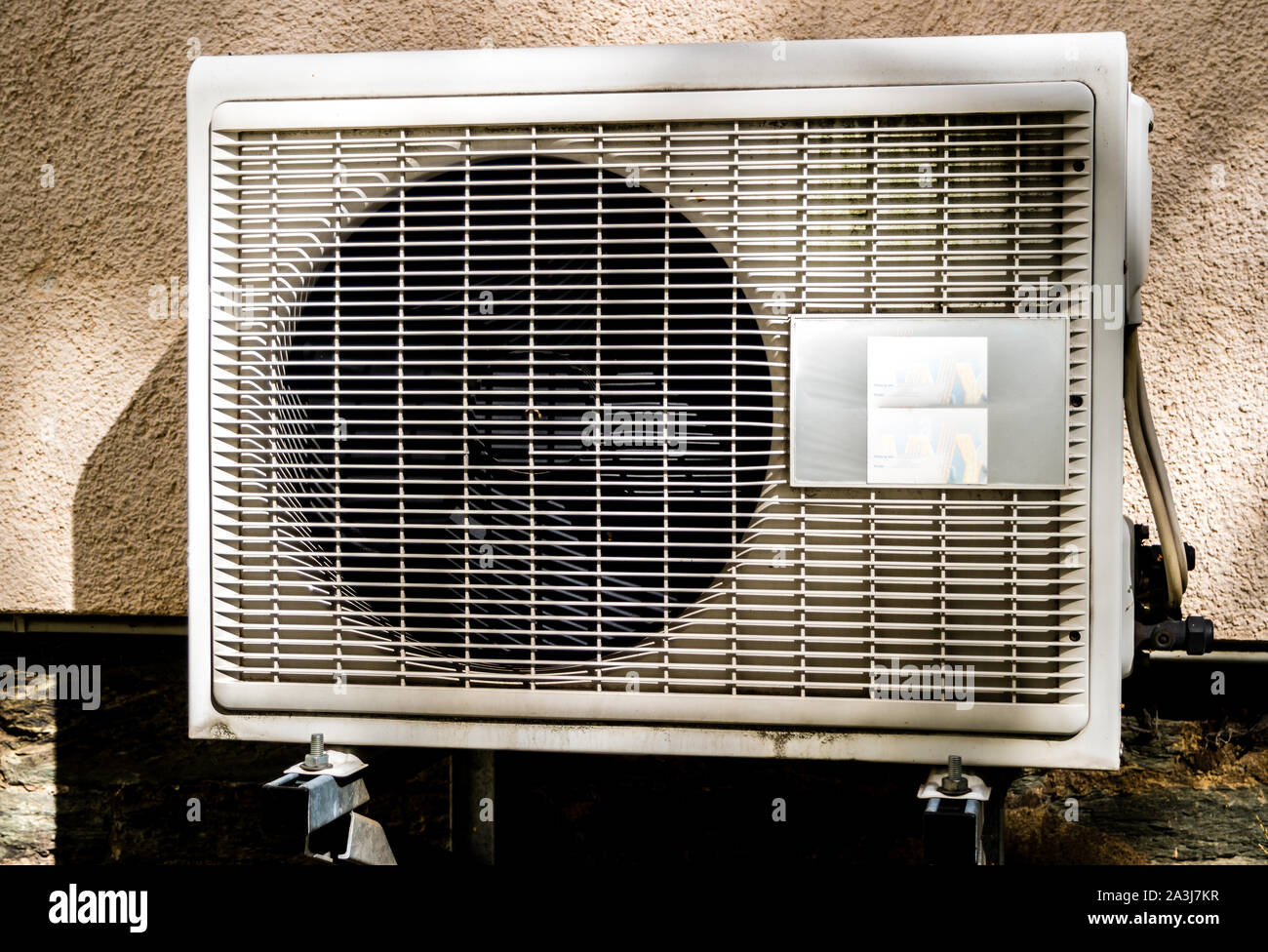 Old air conditioner hires stock photography and images Alamy