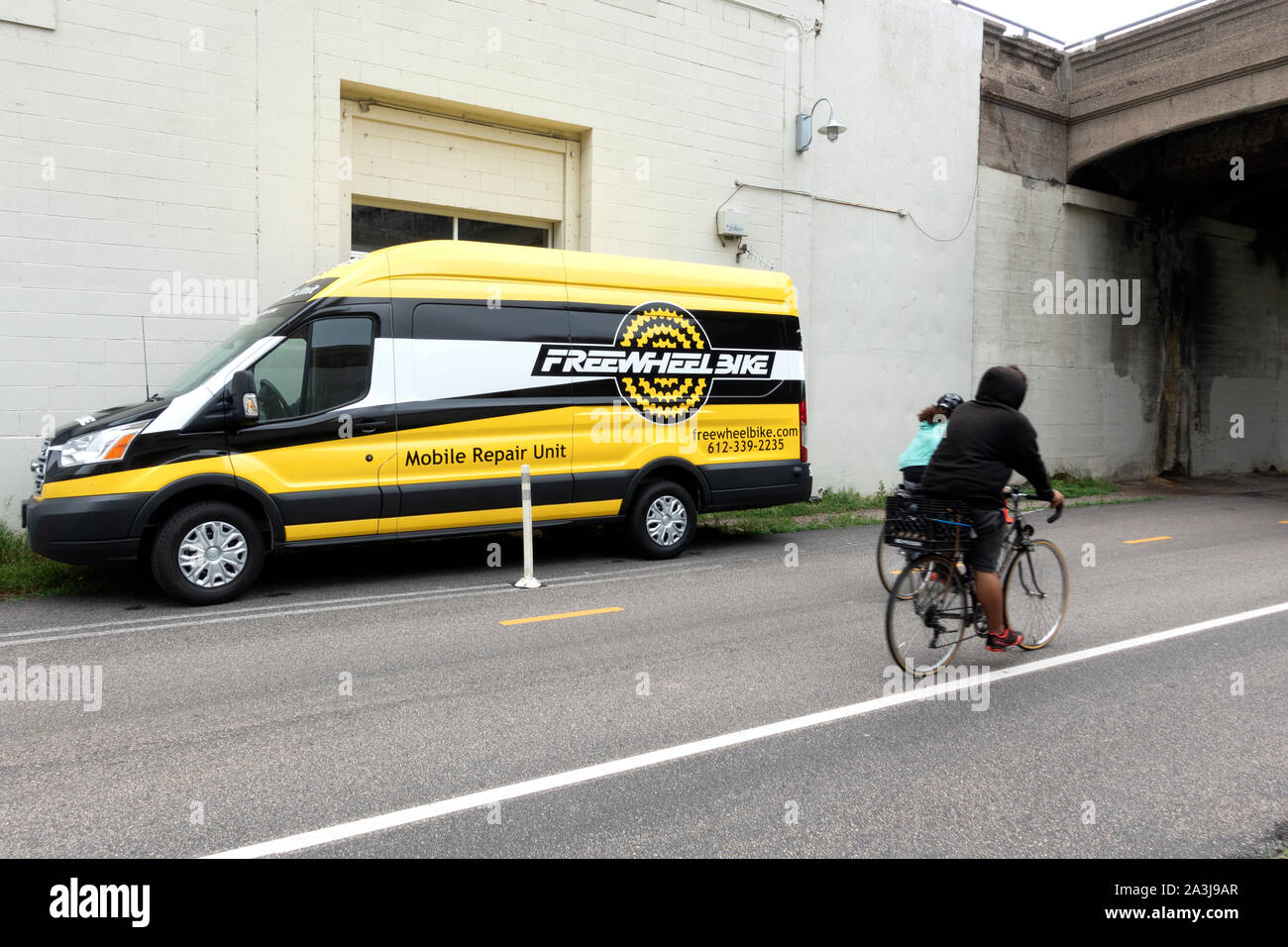 Mobile repair hires stock photography and images Alamy