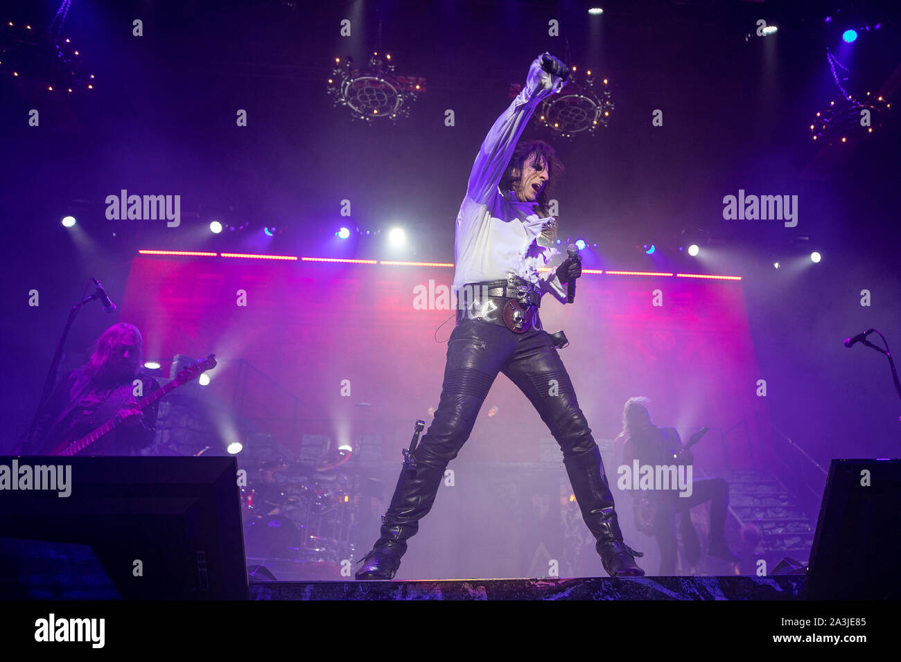 Brighton, UK. 8th Oct, 2019. Alice Cooper perform on stage at Brighton Centre Credit: Jason Richardson/Alamy Live News Stock Photo