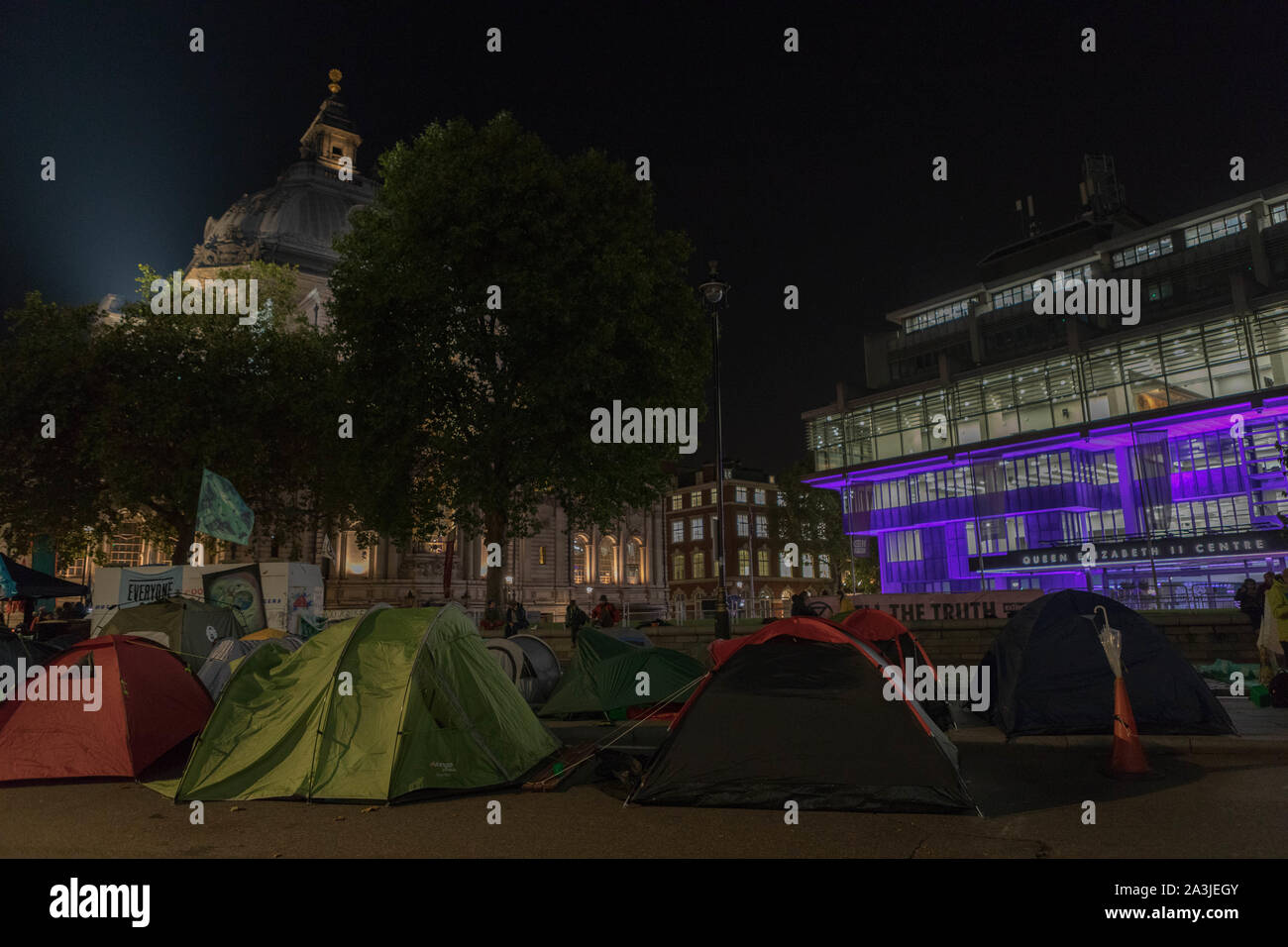 Westminster, London, UK. 8th Oct, 2019. Night scenes around Westminster as Extinction rebellion protesters camp out for the night. Penelope Barritt/Alamy Live News Stock Photo