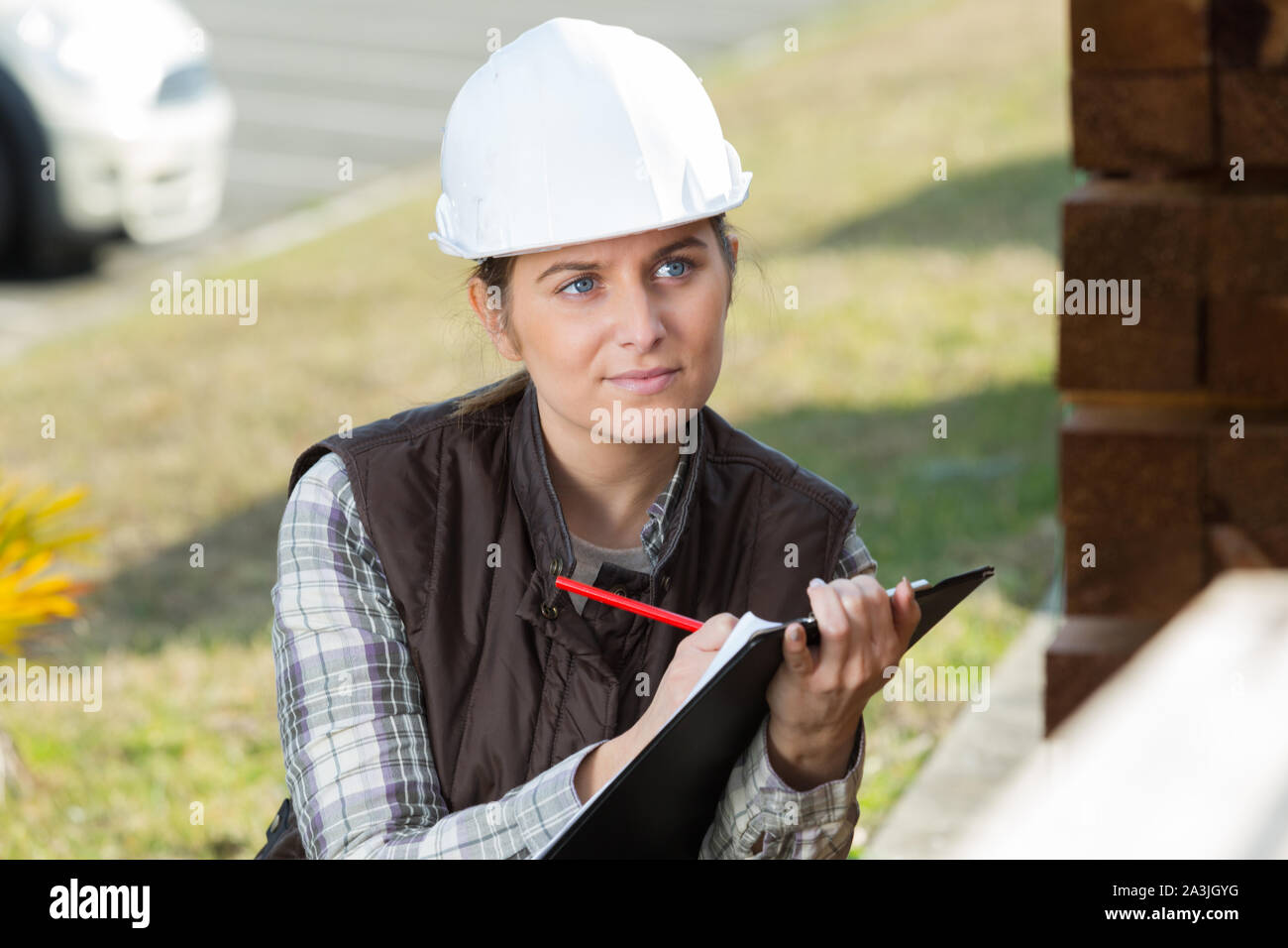 Smiling woman in helmet clipboard hi-res stock photography and images ...