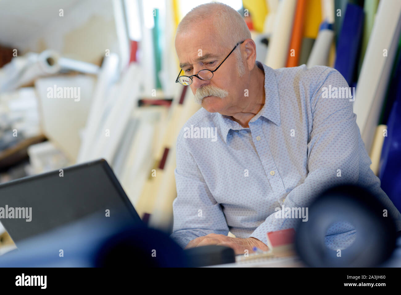 Senior craftsman drawing plan hi-res stock photography and images - Alamy