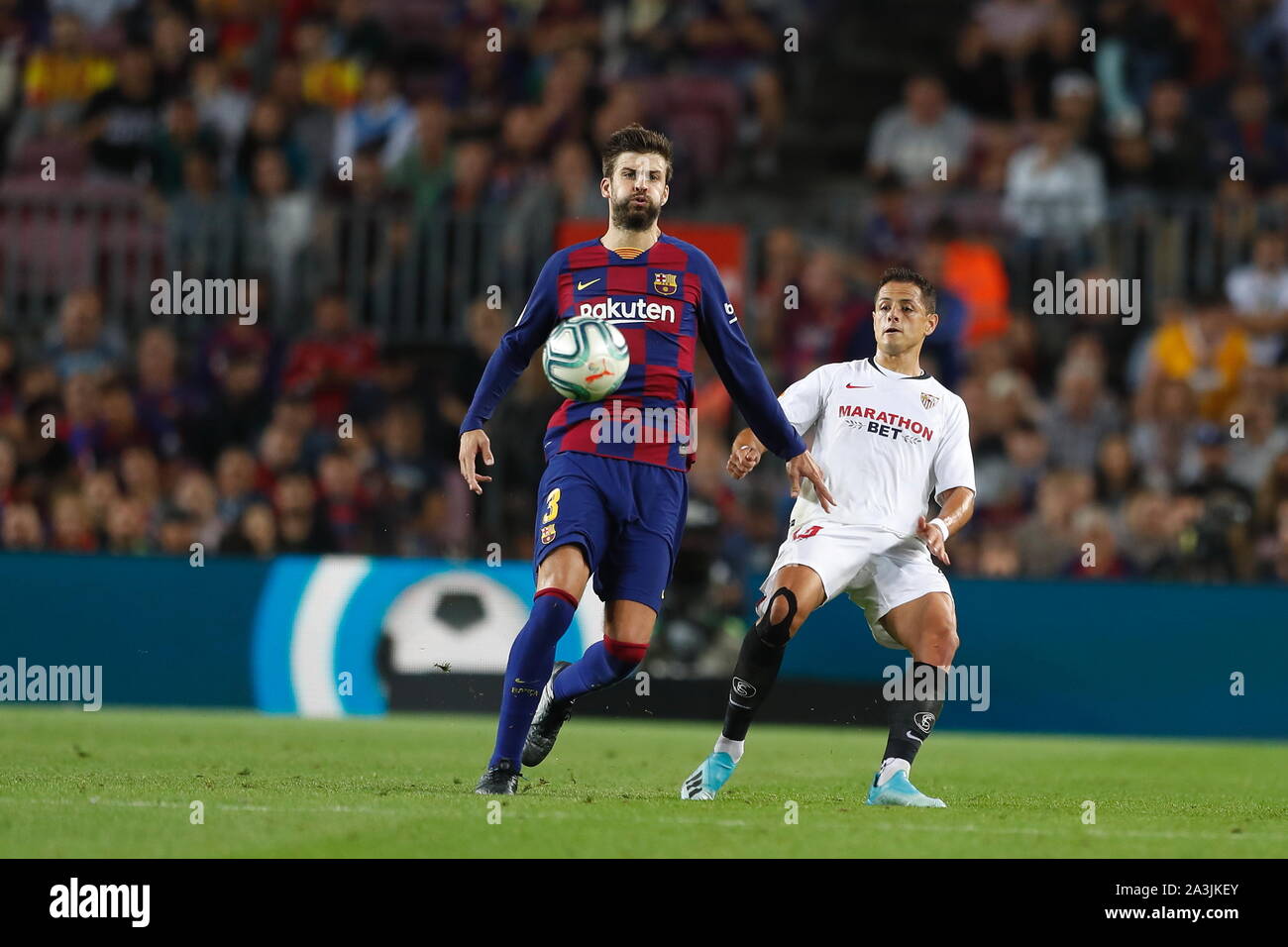 Barcelona, Spain. 6th Oct, 2019. (L-R) Gerard Pique (Barcelona), Javier Hernandez (Sevilla) Football/Soccer : Spanish 'La Liga Santander' match between FC Barcelona 4-0 Sevilla FC at the Camp Nou in Barcelona, Spain . Credit: Mutsu Kawamori/AFLO/Alamy Live News Stock Photo