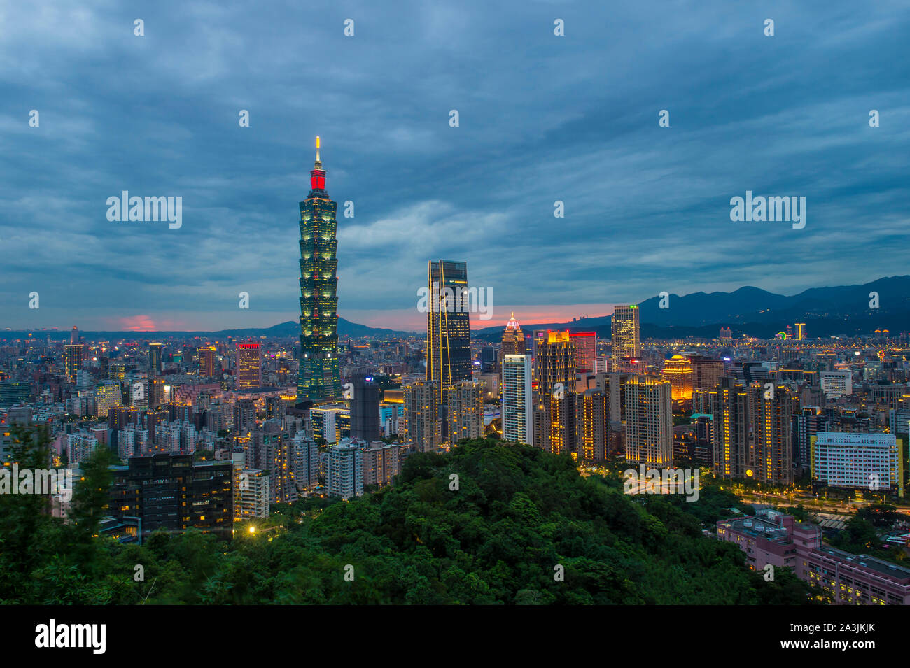 The scene of Taipei 101 building and Taipei city Taiwan Stock Photo - Alamy