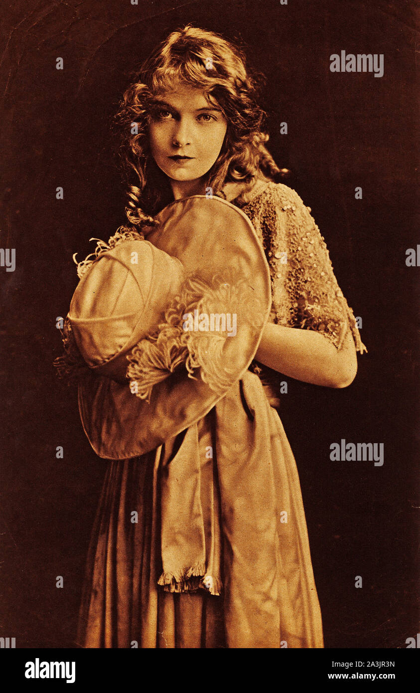 Studio portrait of Hollywood actress, Lillian Gish, famous during the era of silent movies. Centrefold from Picture Show Art Supplement circa 1923. Stock Photo