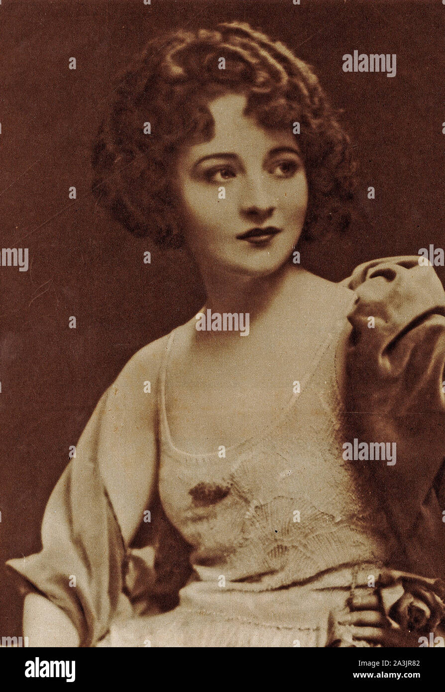 Studio portrait of Hollywood actress, Betty Compson, famous during the ...