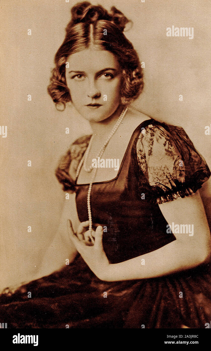 Studio portrait of Hollywood actress, Dorothy Gish, famous during the era of silent movies. Centrefold from Picture Show Art Supplement circa 1923. Stock Photo
