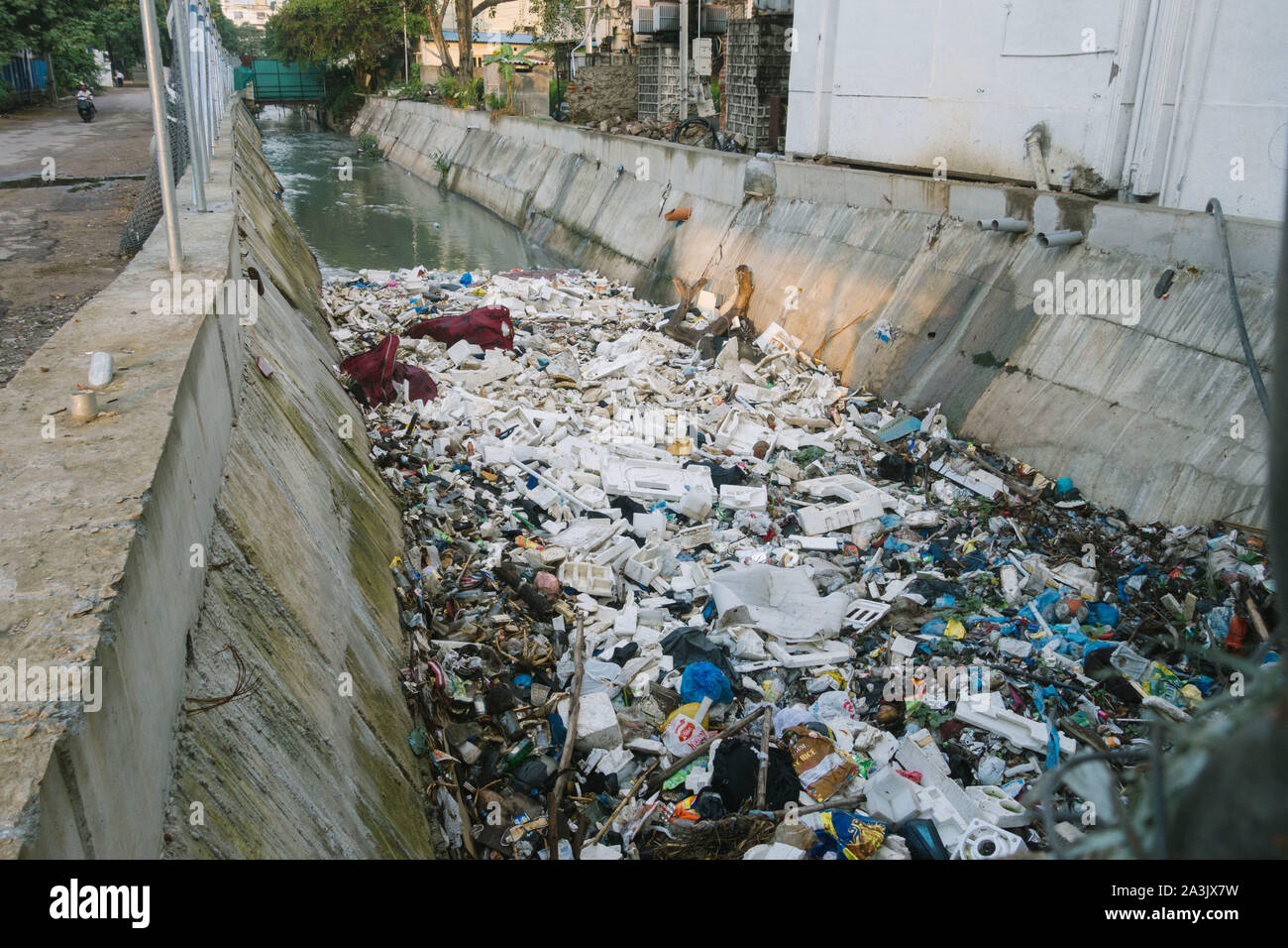 Cleaning the canals hires stock photography and images Alamy