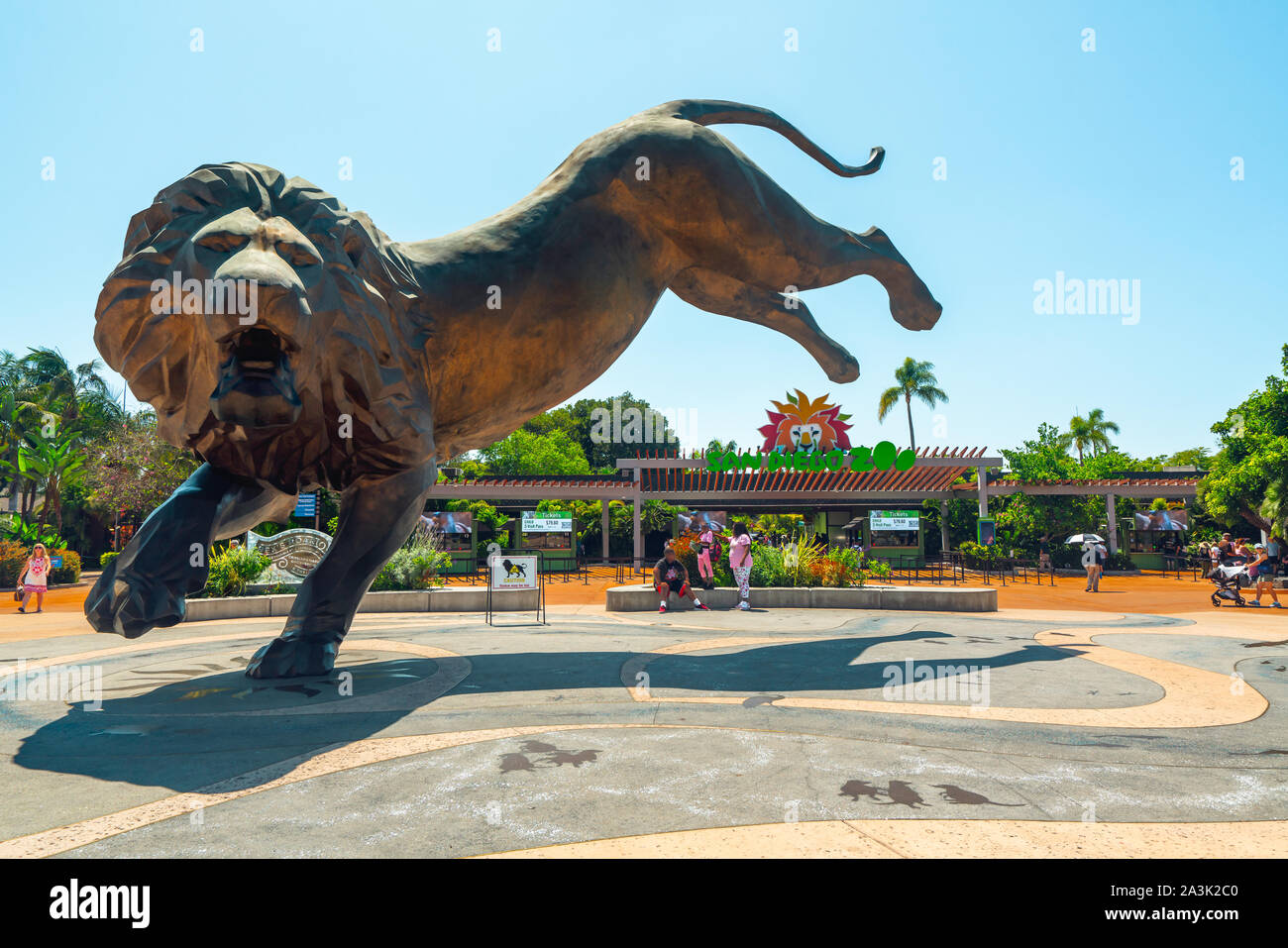 San Diego Zoo Safari Park, Main entrance with sculpture "Rex's Roar