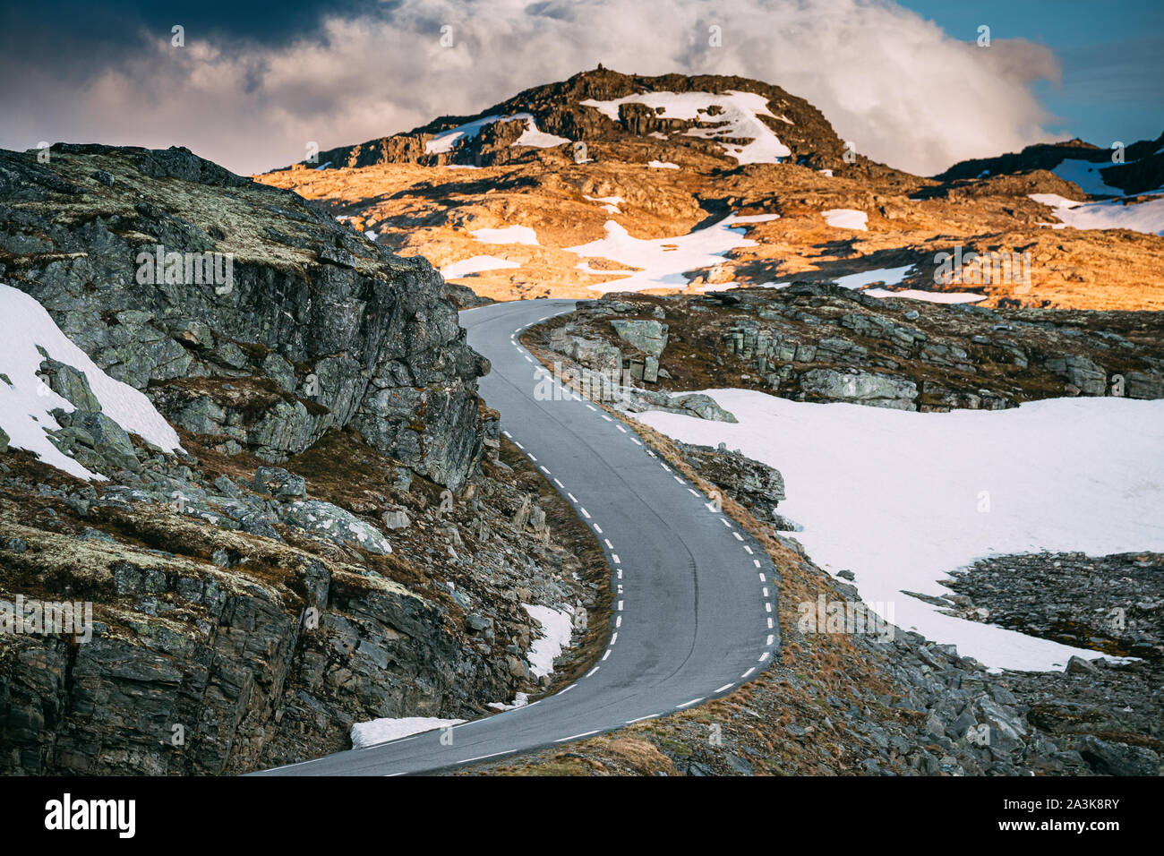 Roadside path pathway hi-res stock photography and images - Alamy