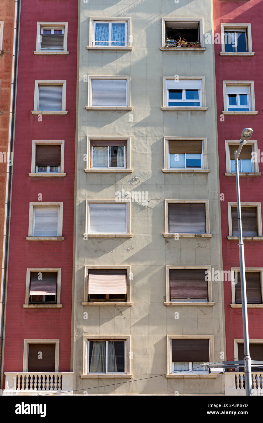 Barcelona; Avinguda del Paral-lel, Wohnhausfassaden Stock Photo