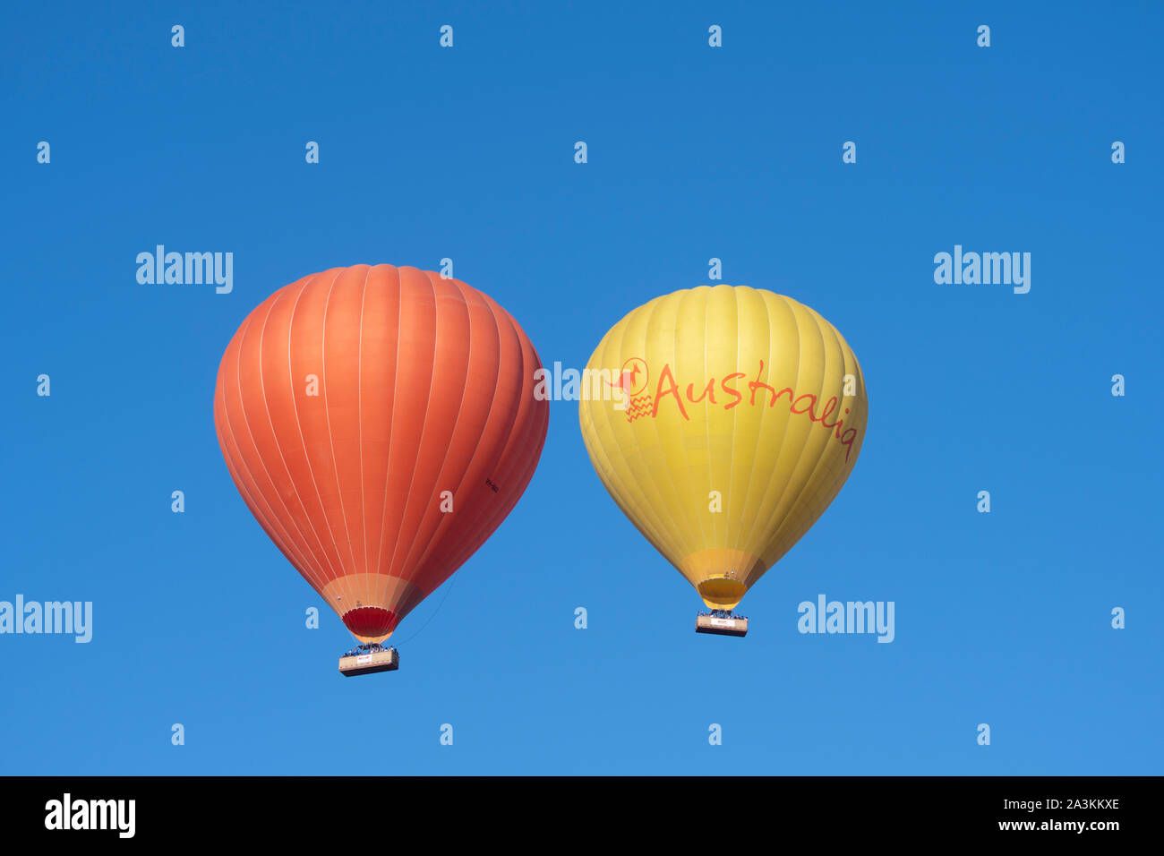 Yellow hot air balloon hires stock photography and images Alamy